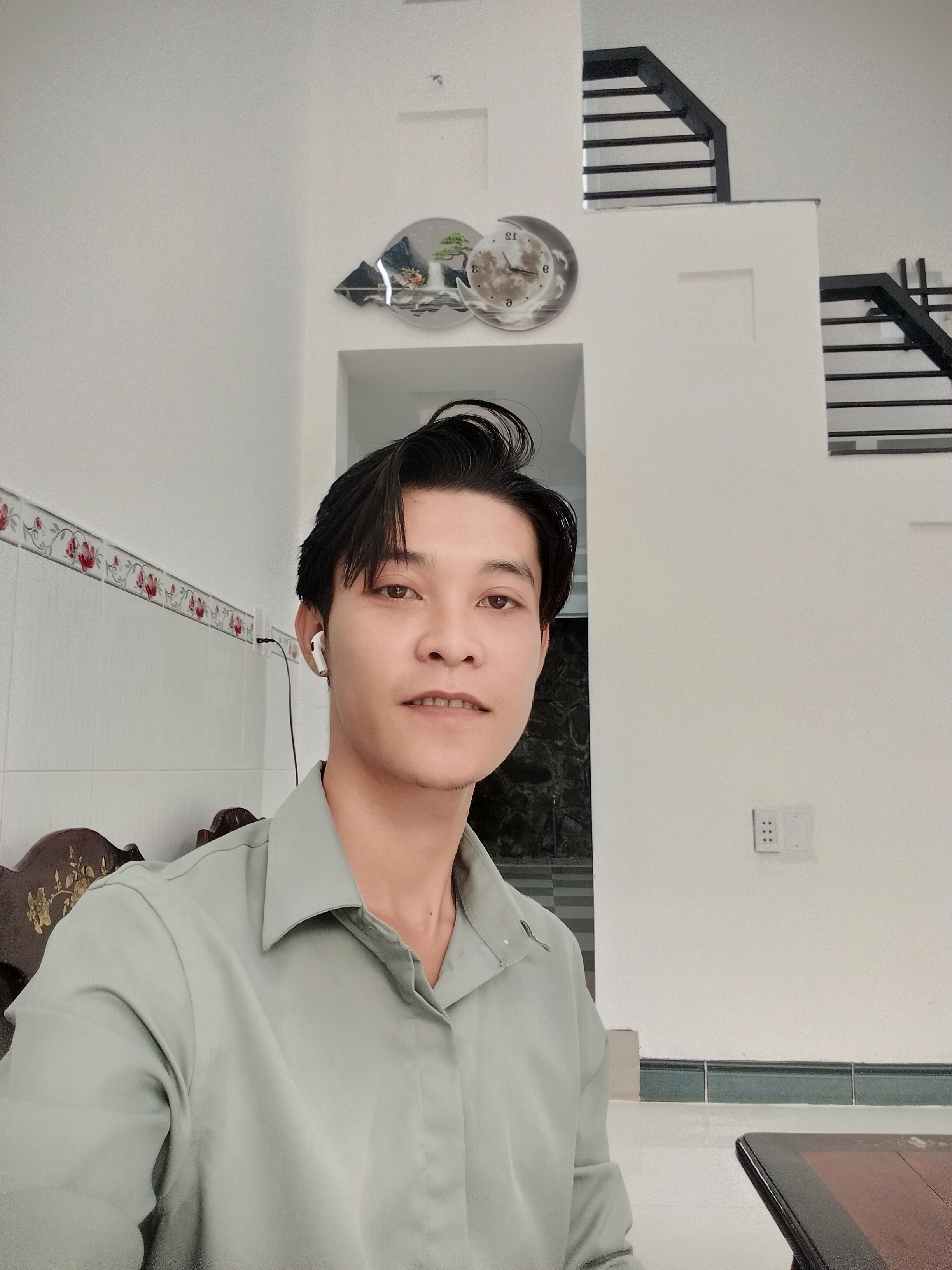 Nhà mới còn thơm mùi sơn , ở LÊ ĐÌNH CẨN - gần CHIẾN LƯỢC
- DT 49m2 , có sân trước để 4-5 xe má.y