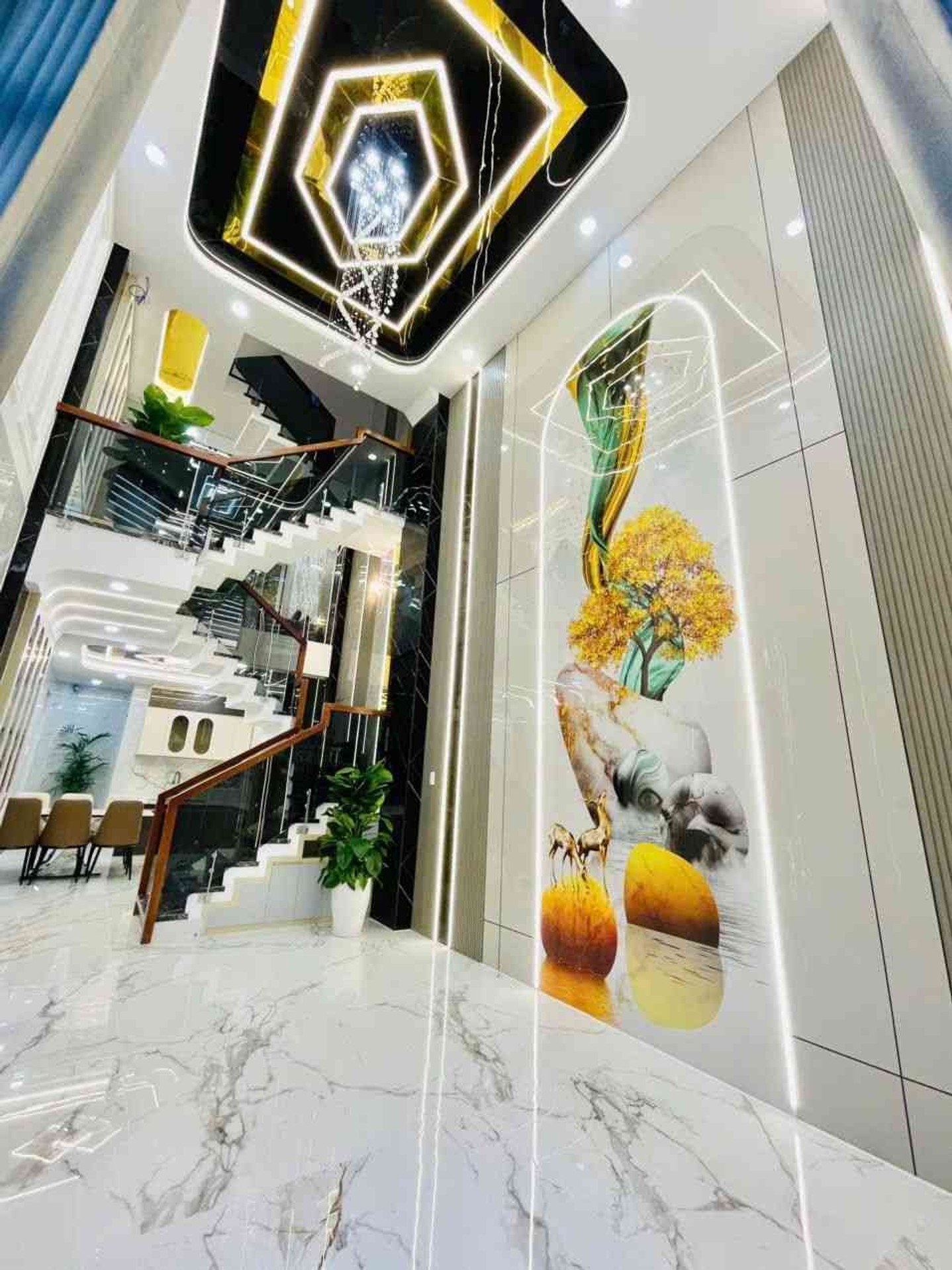 Nhà mới ở được ngay, hướng Tây, giáp Tân Phú