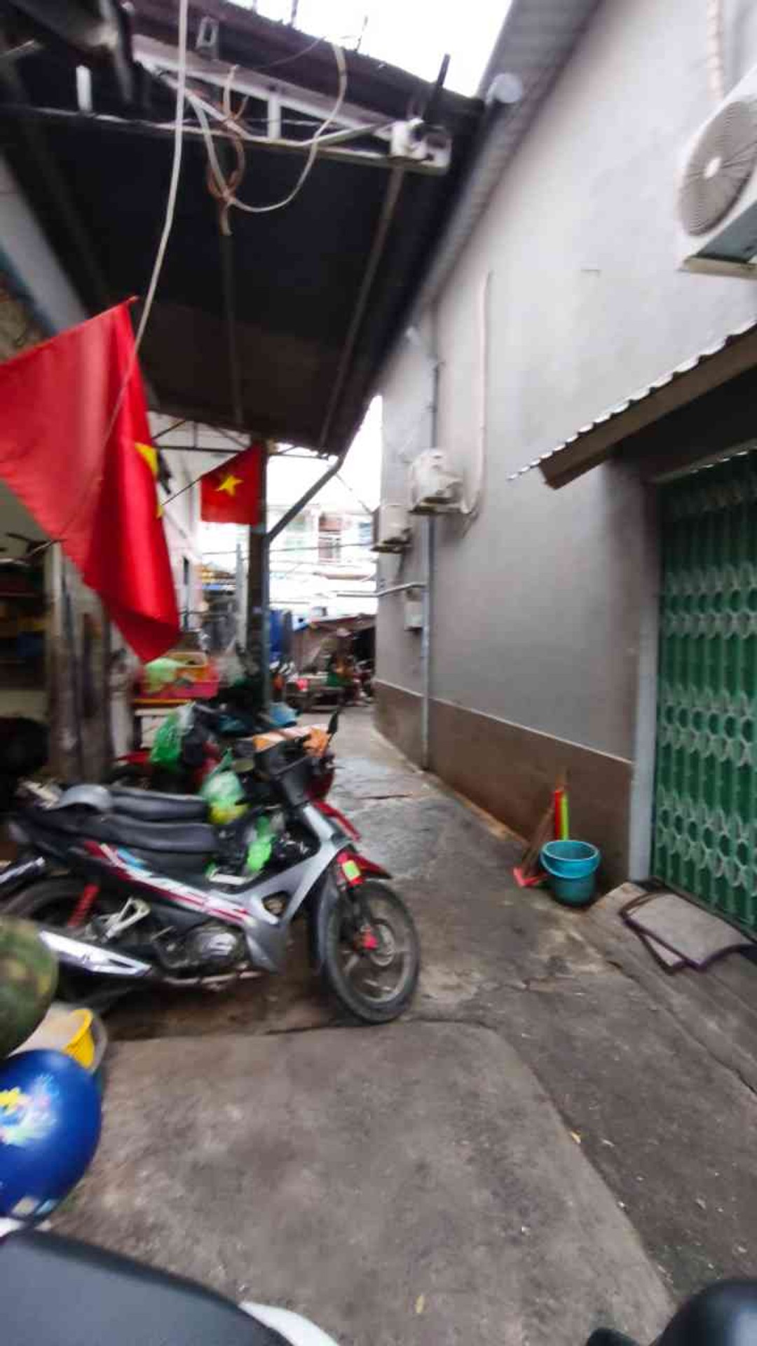 Bán nhà mặt phố 4 tầng gần chợ Nguyễn Sơn, diện tích 33.4m²