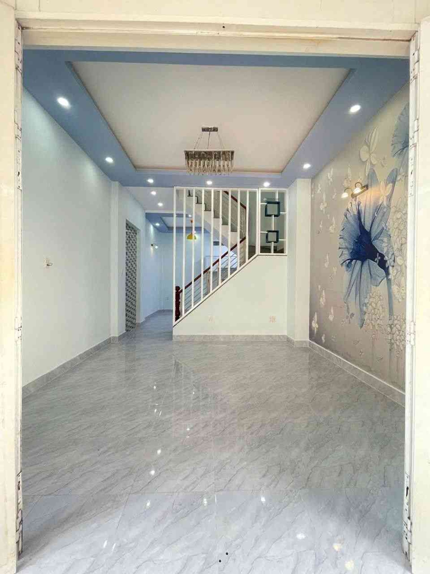 Bán nhà 3 tầng 4PN mặt phố tại Bình Hưng Hòa, TP HCM