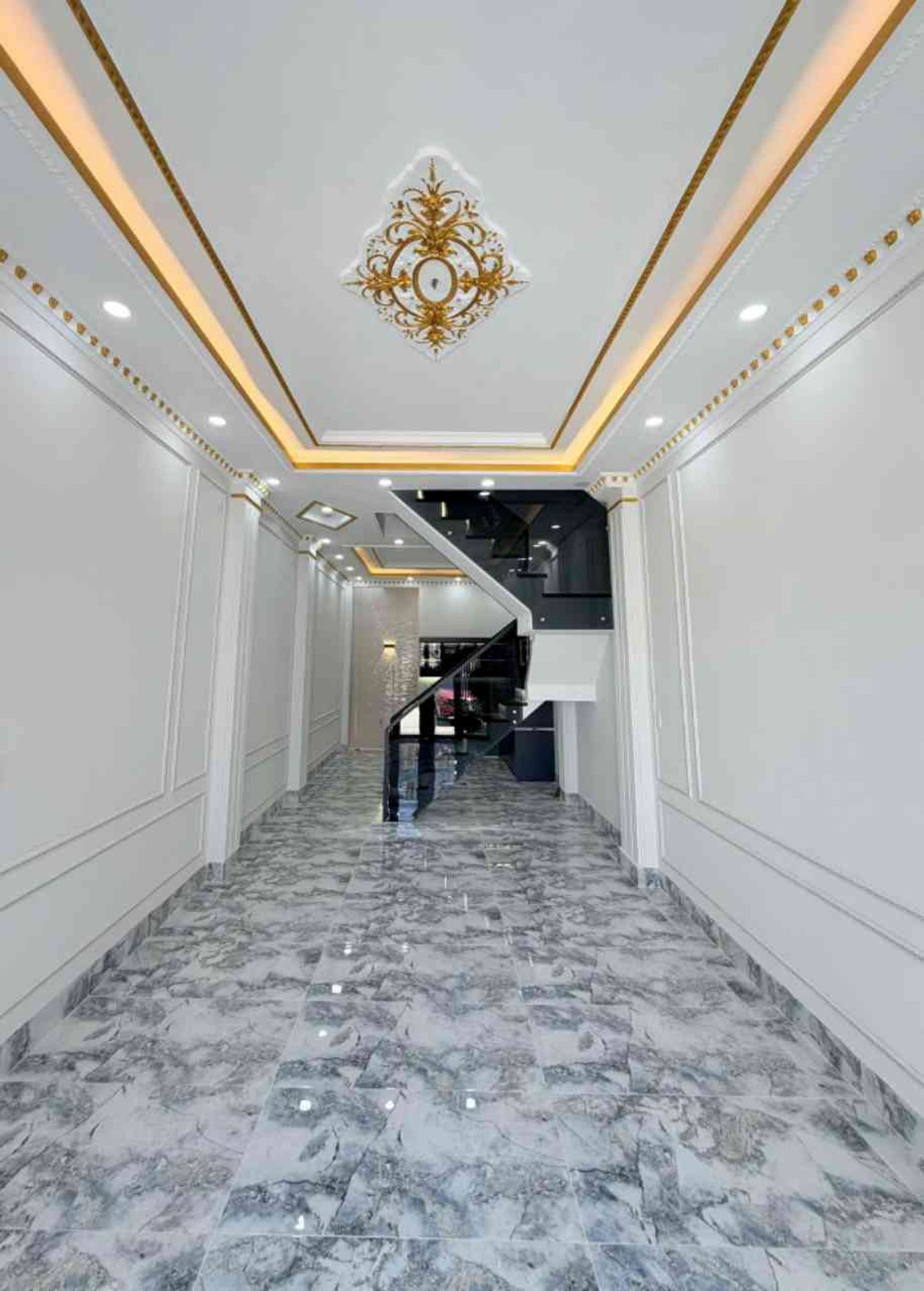 Nhà mới xây 4 tầng sang trọng tại khu VIP Tên Lửa, TP.HCM