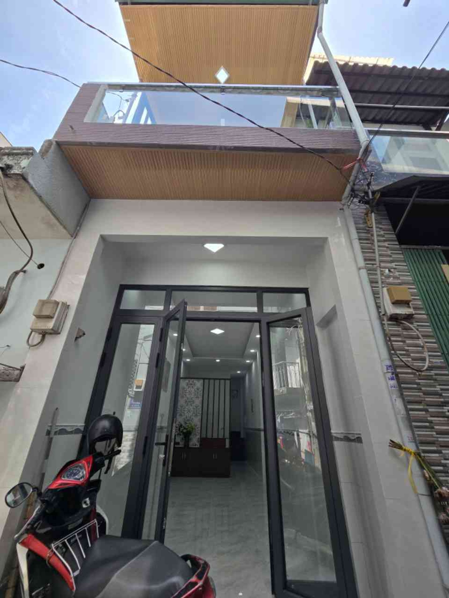 Bán nhà riêng 2 tầng tại Lê Trọng Tấn, diện tích 30,2 m2, sổ vuông đẹp