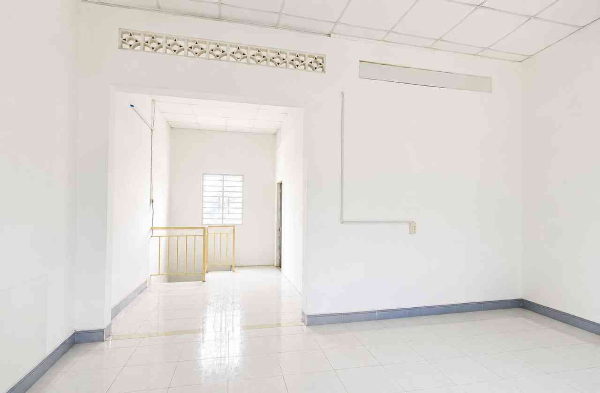 Nhà 2 tầng mặt tiền 5.5m đường Bình Trưng Quận 2