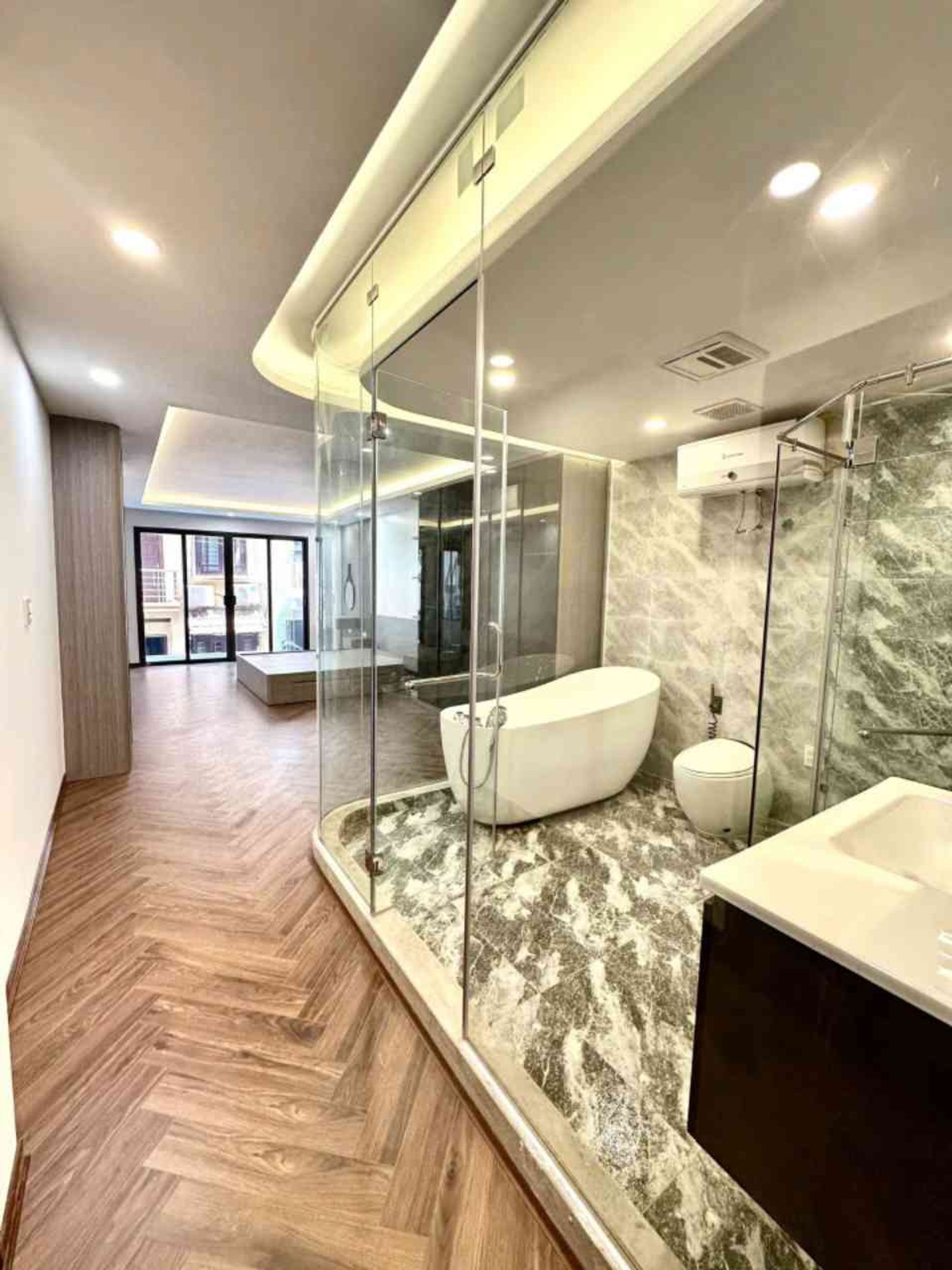 Nhà phố 7 tầng thang máy, view Hồ Đền Lừ, phân khu dân trí cao cấp
