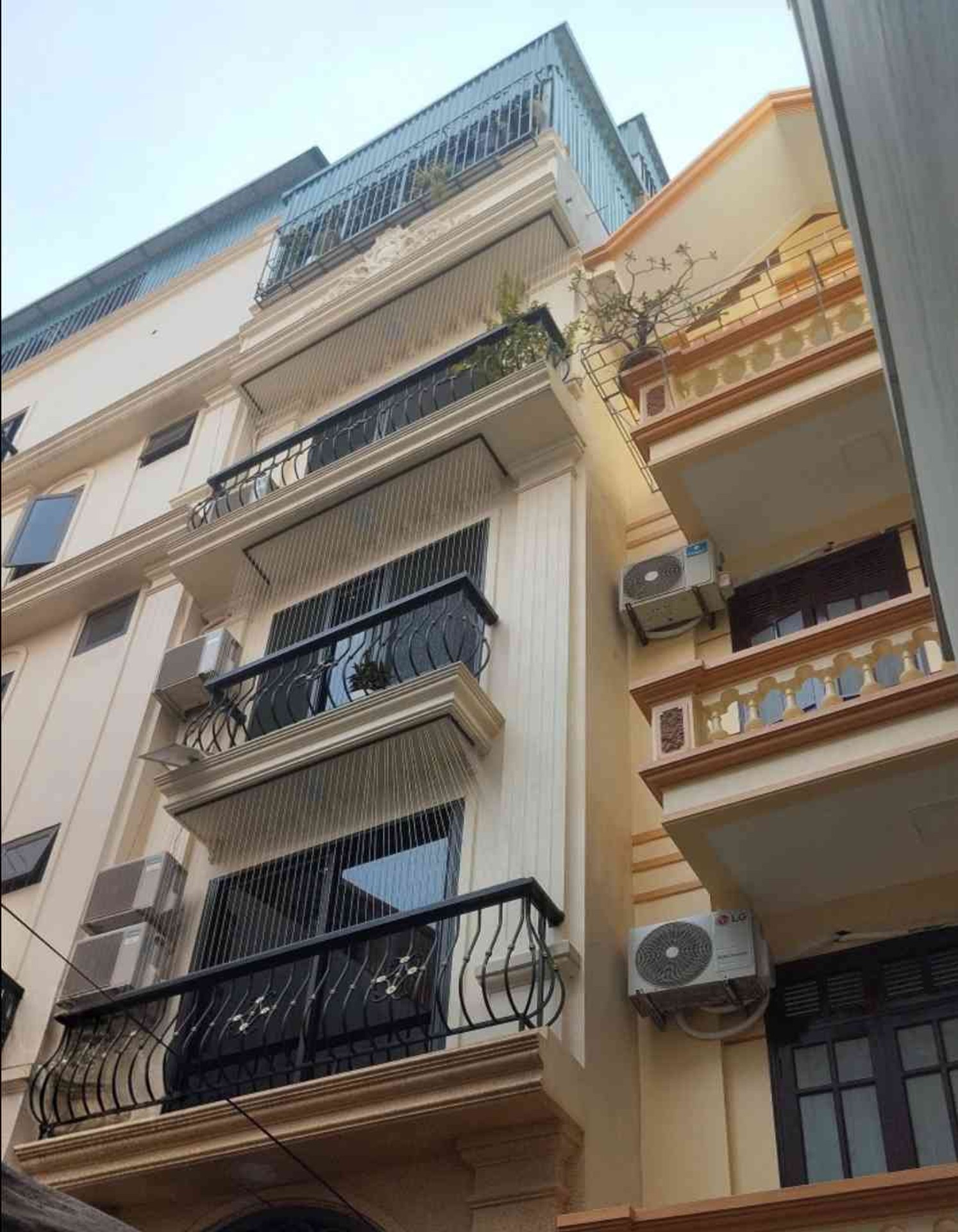 Nhà 7 tầng thang máy, full nội thất xịn tại Hồ Tùng Mậu