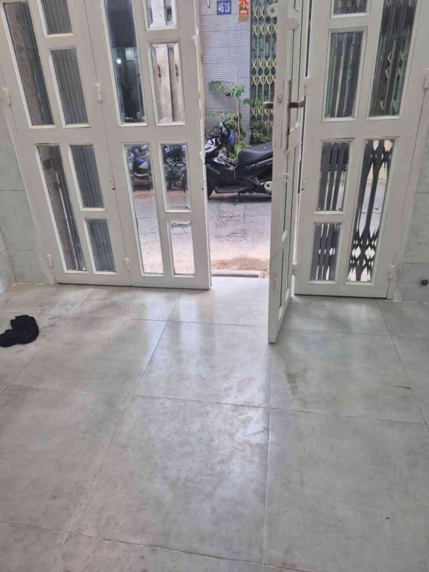 Nhà mặt phố 3 tầng, 2 phòng ngủ, vị trí thuận tiện tại Bình Trị Đông