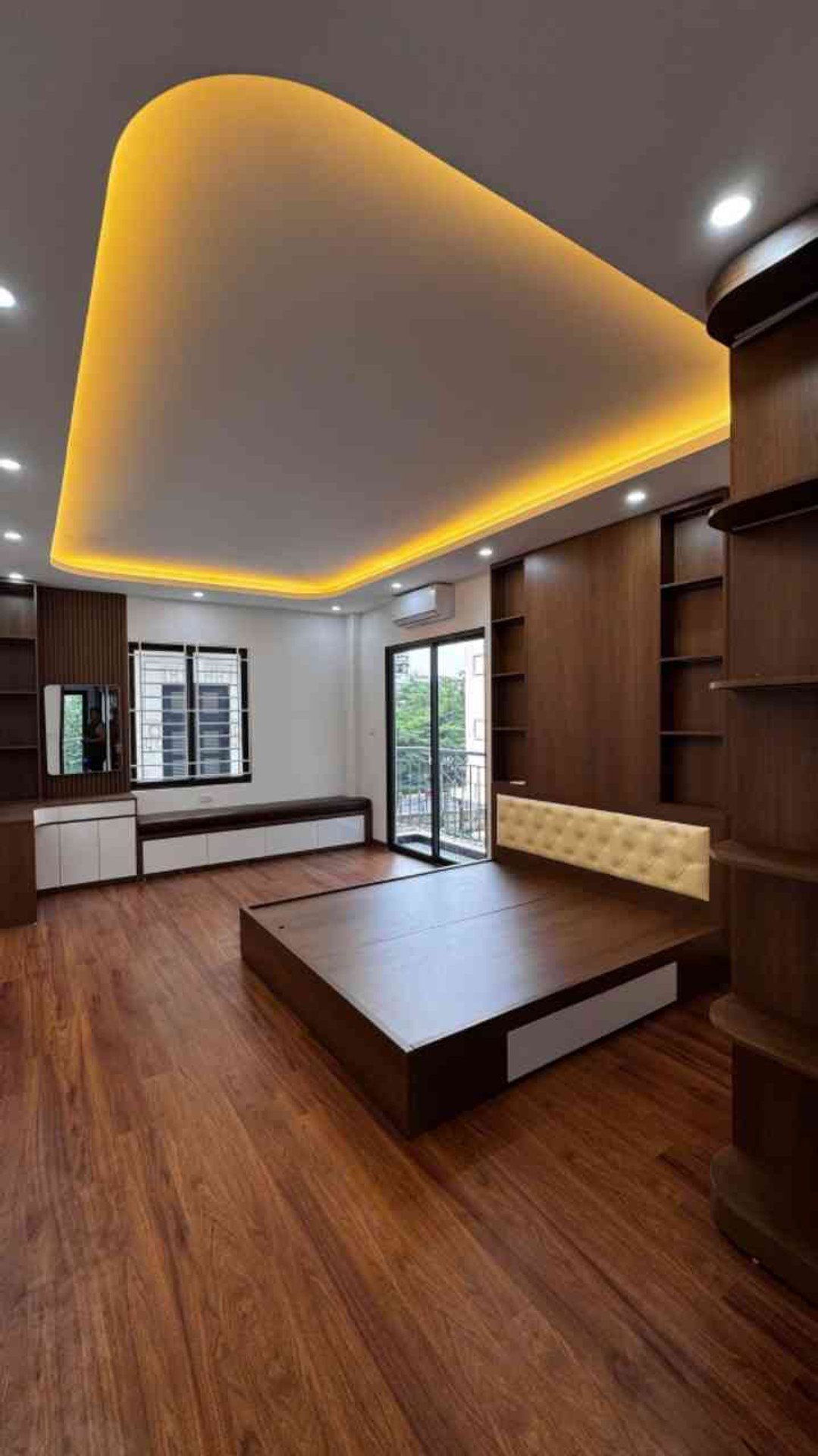 Nhà 6 tầng thang máy, lô góc rộng 6.5m tại Hoàng Hoa Thám