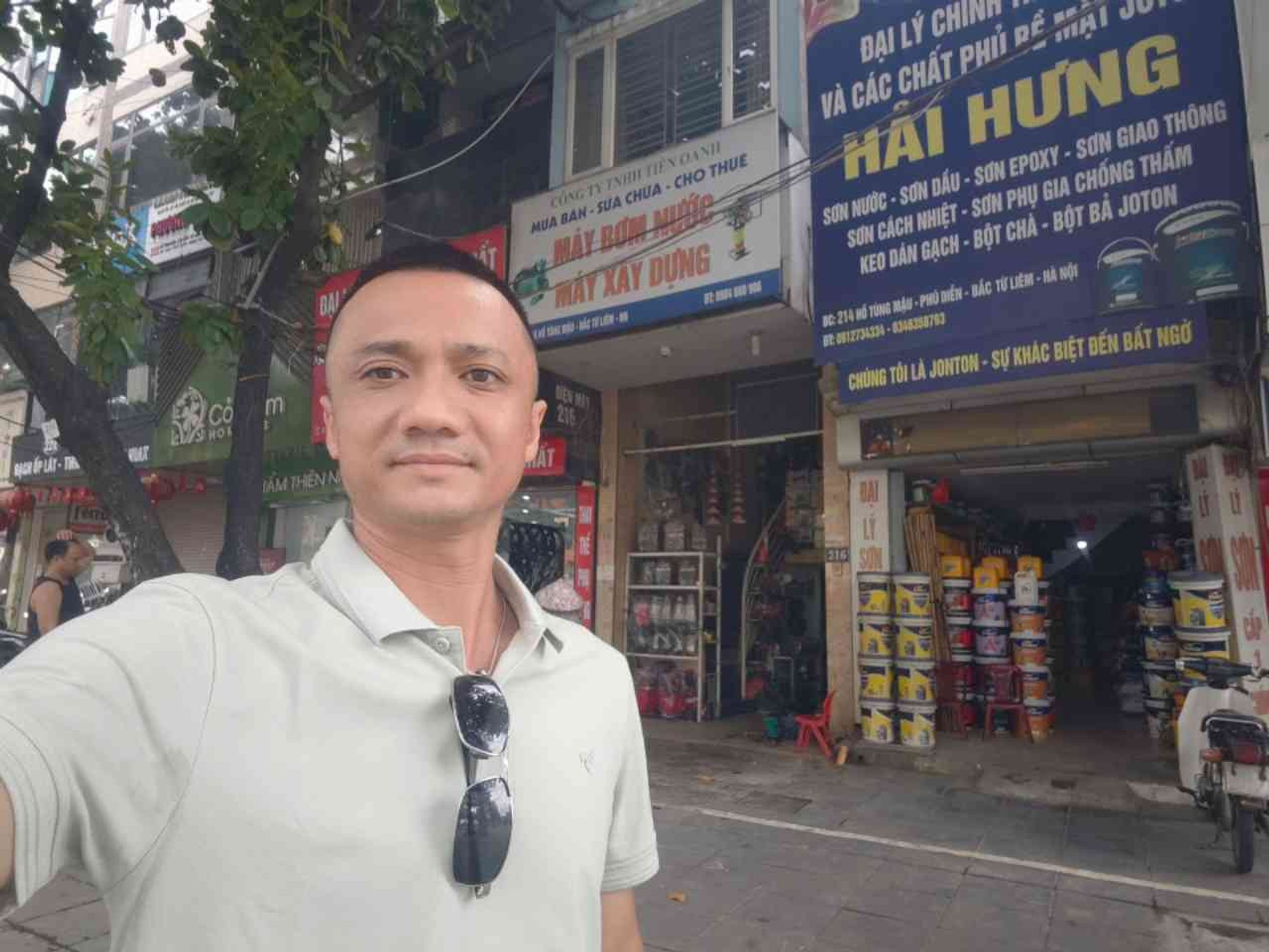 Nhà phố sầm uất ô tô tránh trên Hồ Tùng Mậu