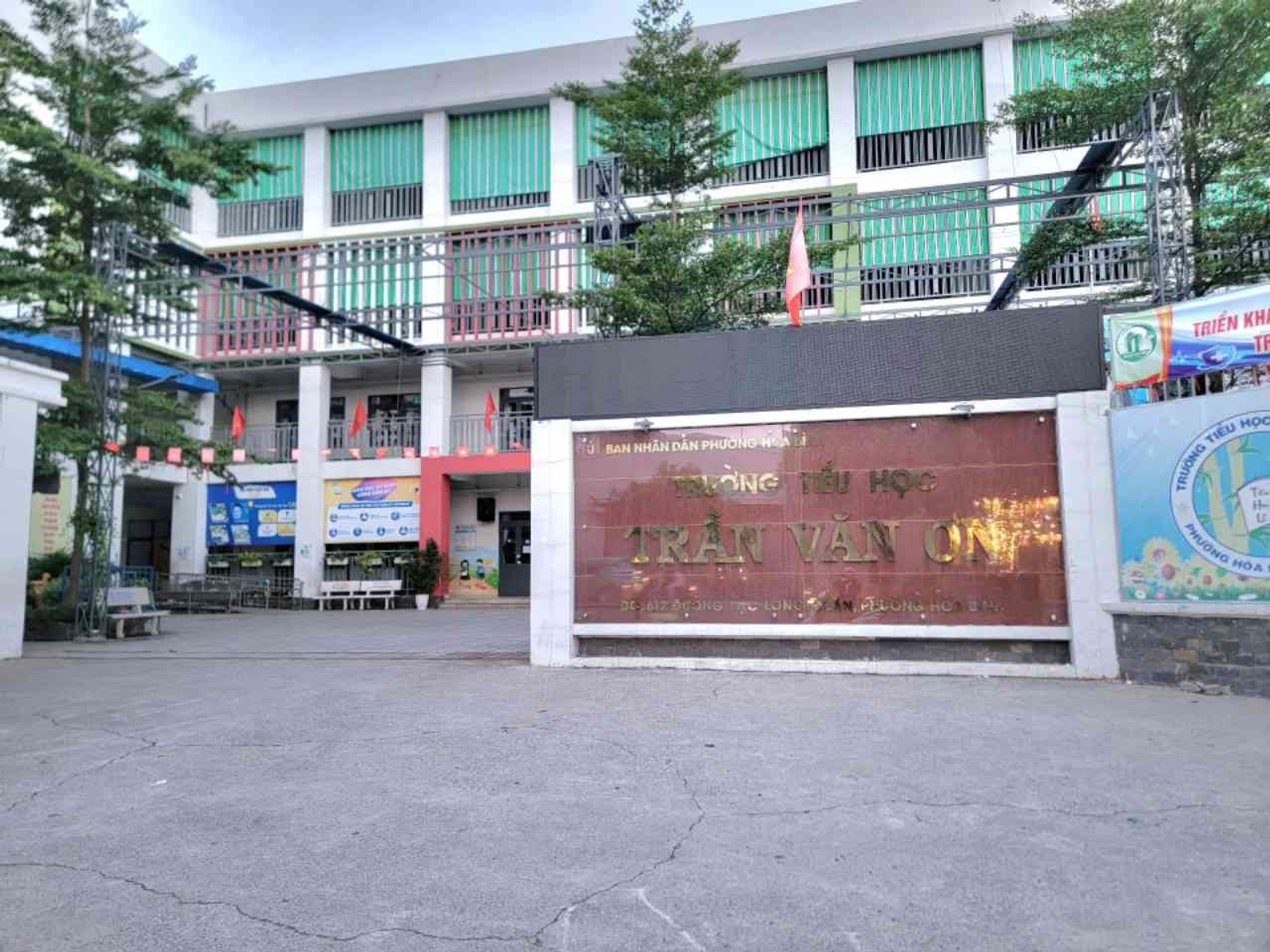 Bán nhà 2 tầng hẻm ô tô gần Đầm Sen, Quận Tân Phú giá 2.6 tỷ