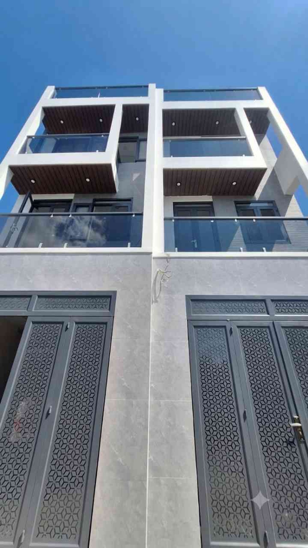Bán nhà riêng 4 tầng 4PN 5WC tại Quận 12 với sân thượng rộng