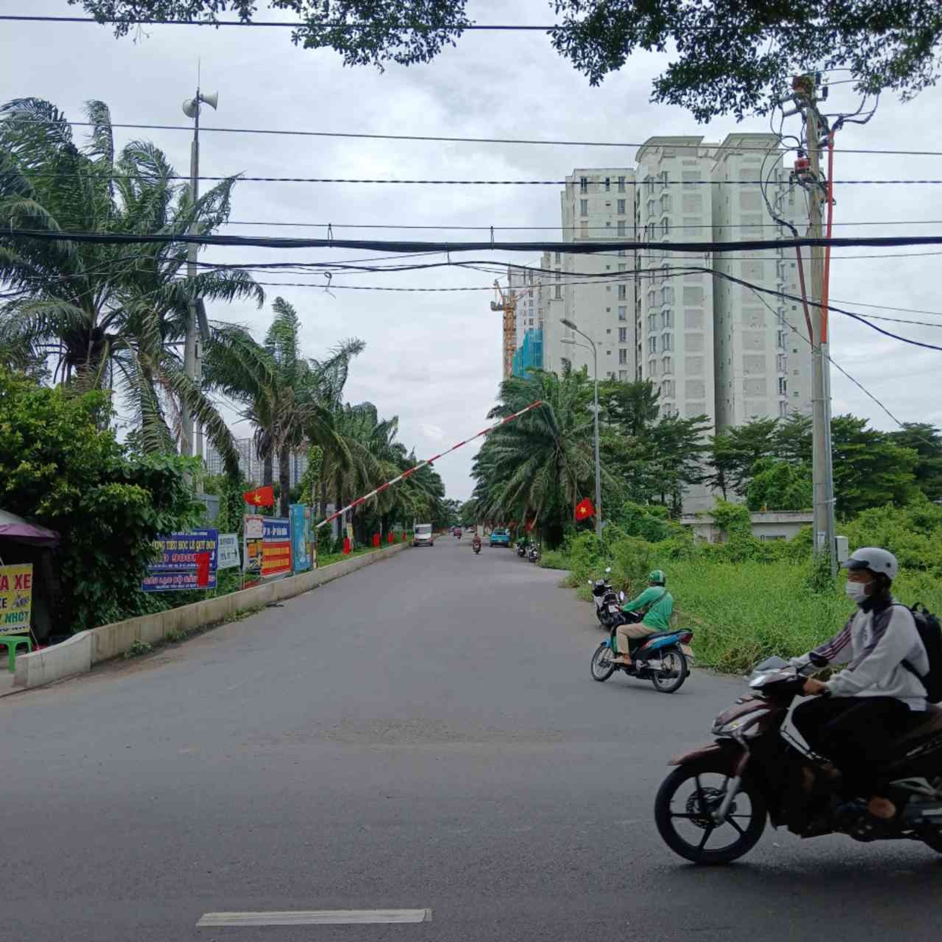 Bán biệt thự liền kề 4 tầng 242m2 tại Bình Chánh, giá 16 tỷ 0948769331