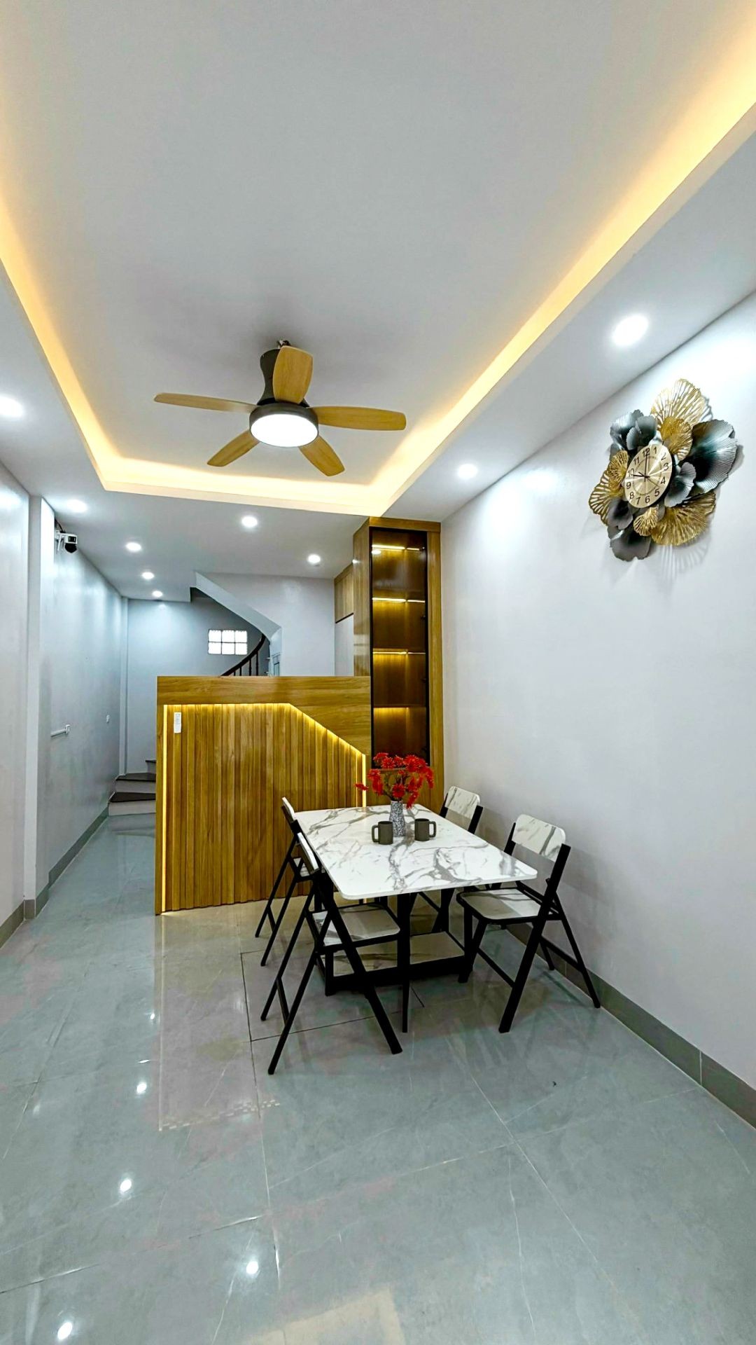 Nhà 5 tầng mới xây sát ĐH Thương Mại, view hồ thoáng mát