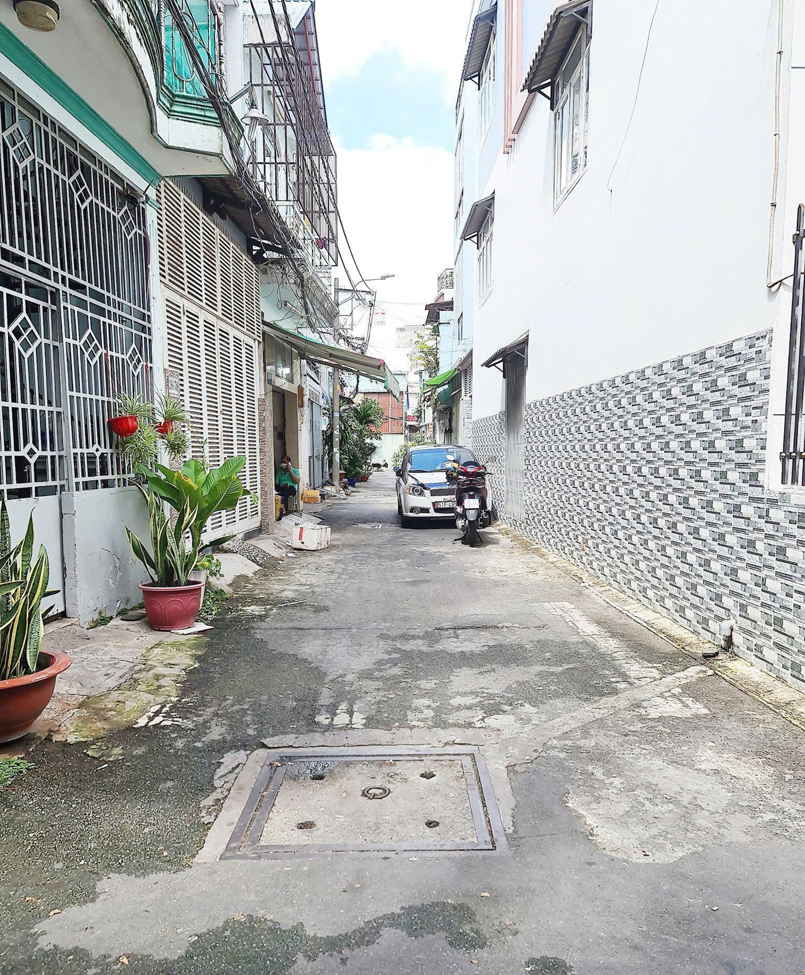 Bán nhà 2 tầng hẻm xe hơi quận Tân Phú, 38m² giá 4.9 tỷ