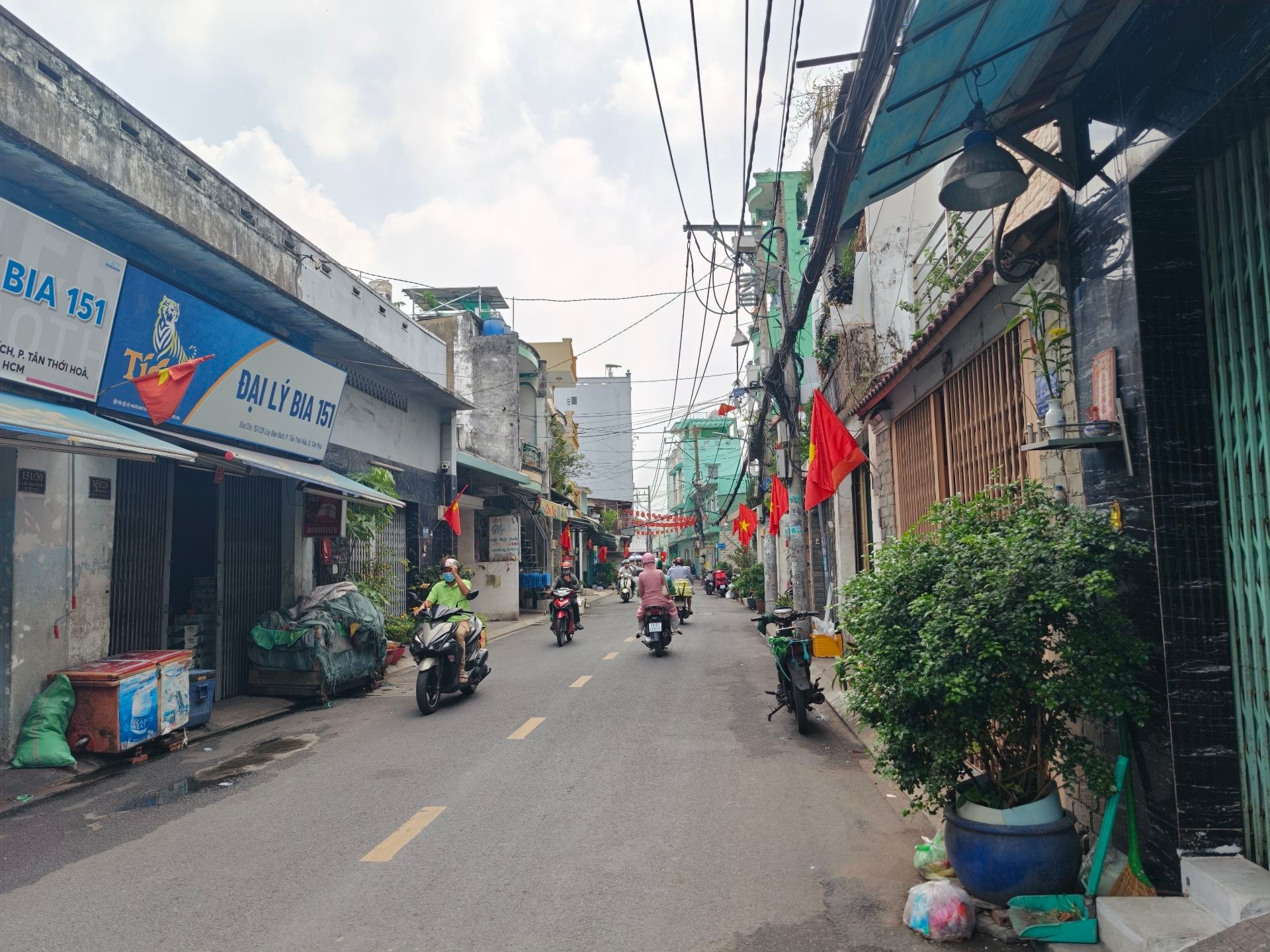 Bán nhà riêng 2 tầng 200m² hẻm xe tải Tân Phú giá 16 tỷ