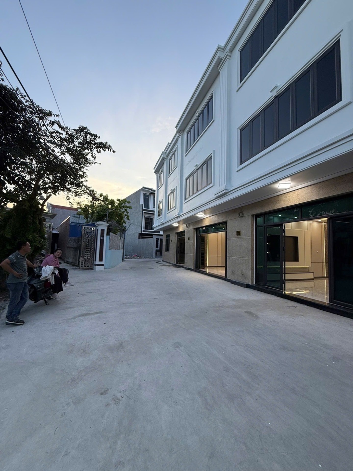 Bán nhà riêng 3 tầng 64,1 m2 tại Kiều Đông - Hồng Thái, mặt tiền rộng, hướng tây nam