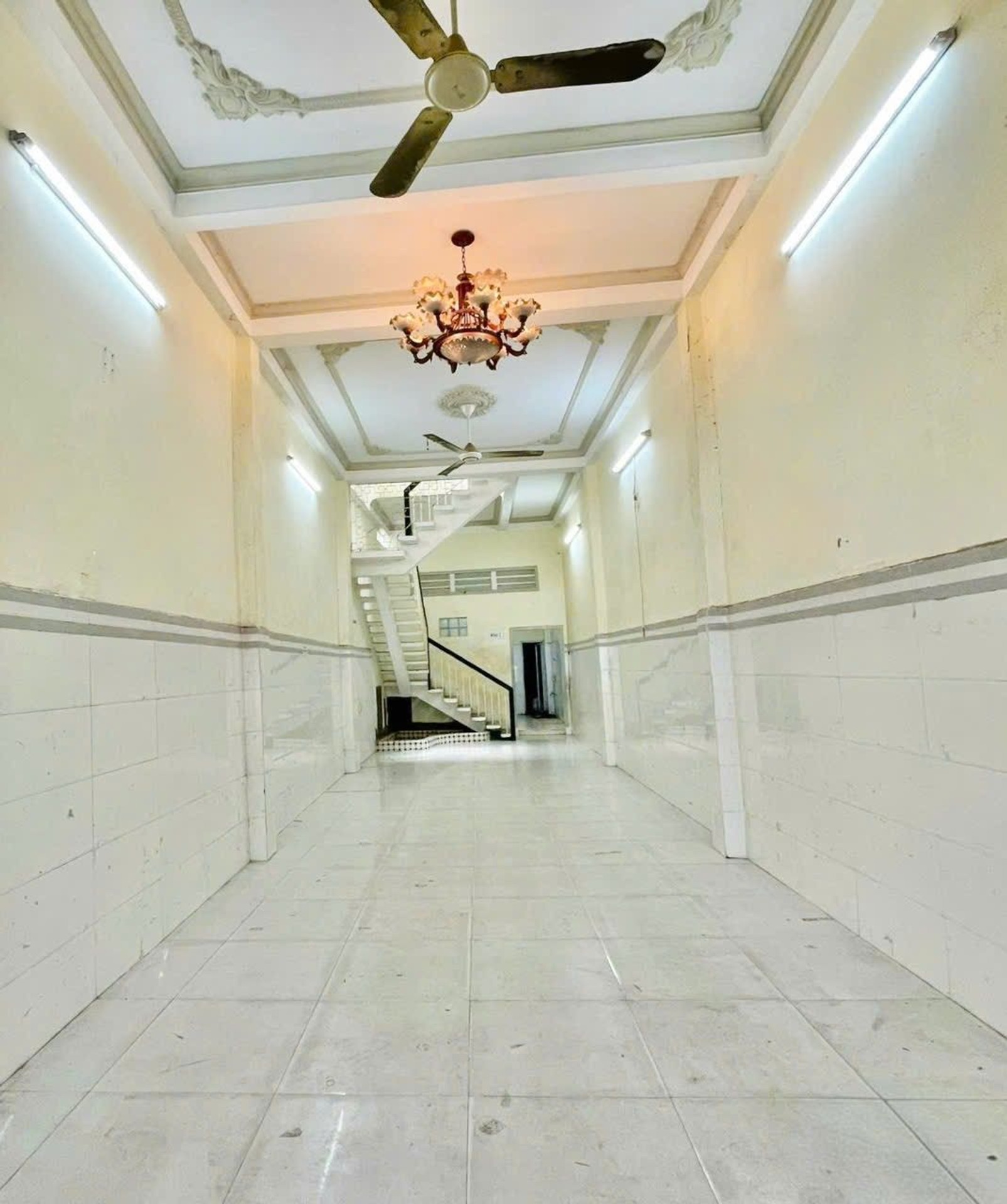 Nhà đẹp Tân Bình, hẻm ô tô, giá sập sàn