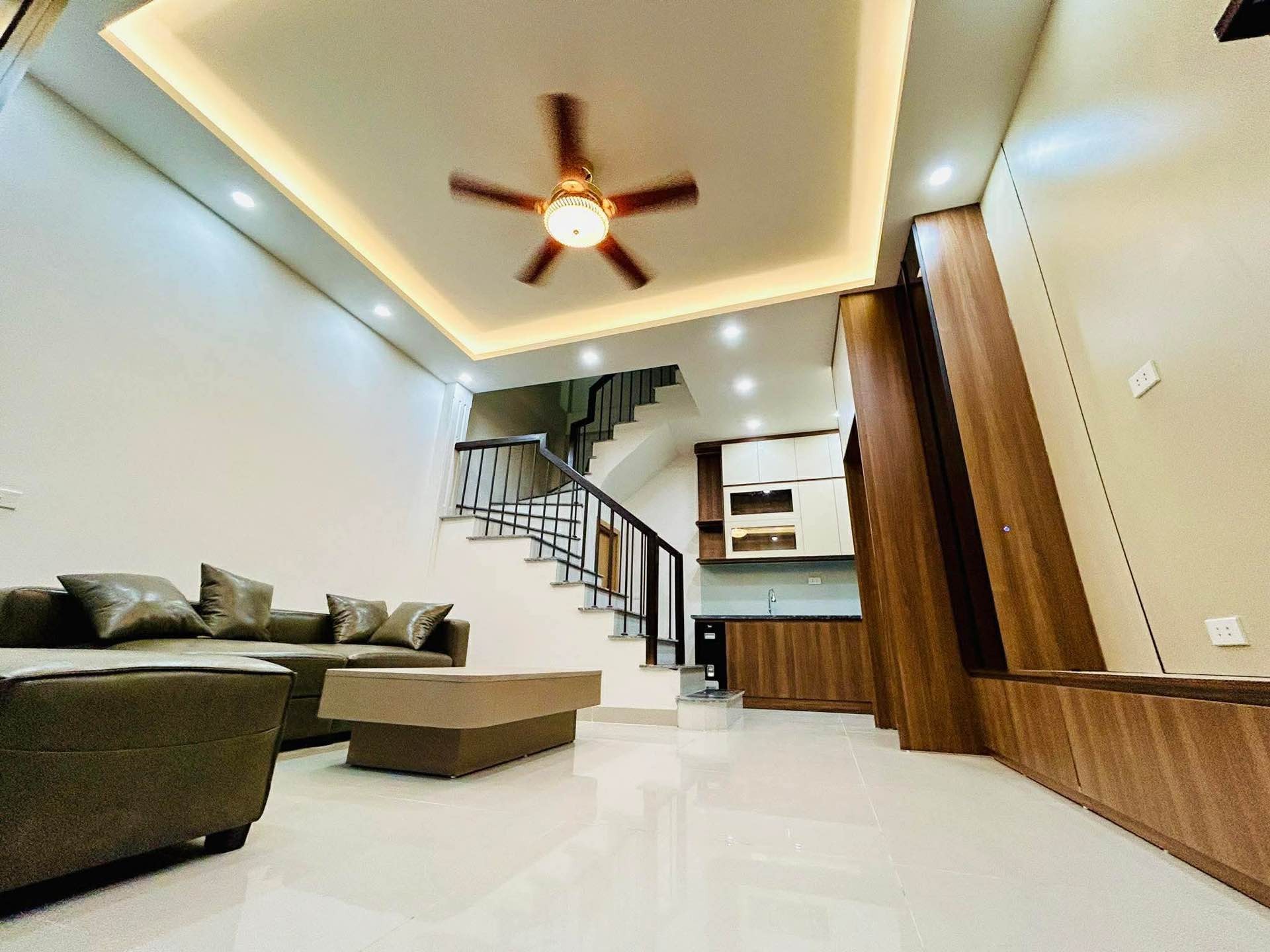 Bán nhà 4 tầng mới, thiết kế hiện đại tại Minh Khai, HN