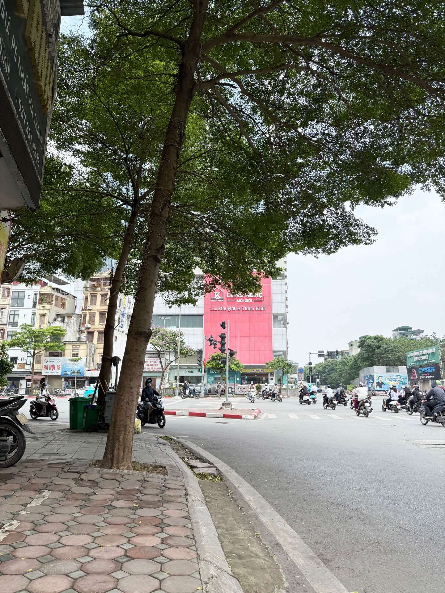 🌹 MẶT PHỐ - THÁI THỊNH - VỈA HÈ RỘNG - THANG MÁY - KINH DOANH - Giá: 26 Tỷ - Sổ đỏ chính Chủ