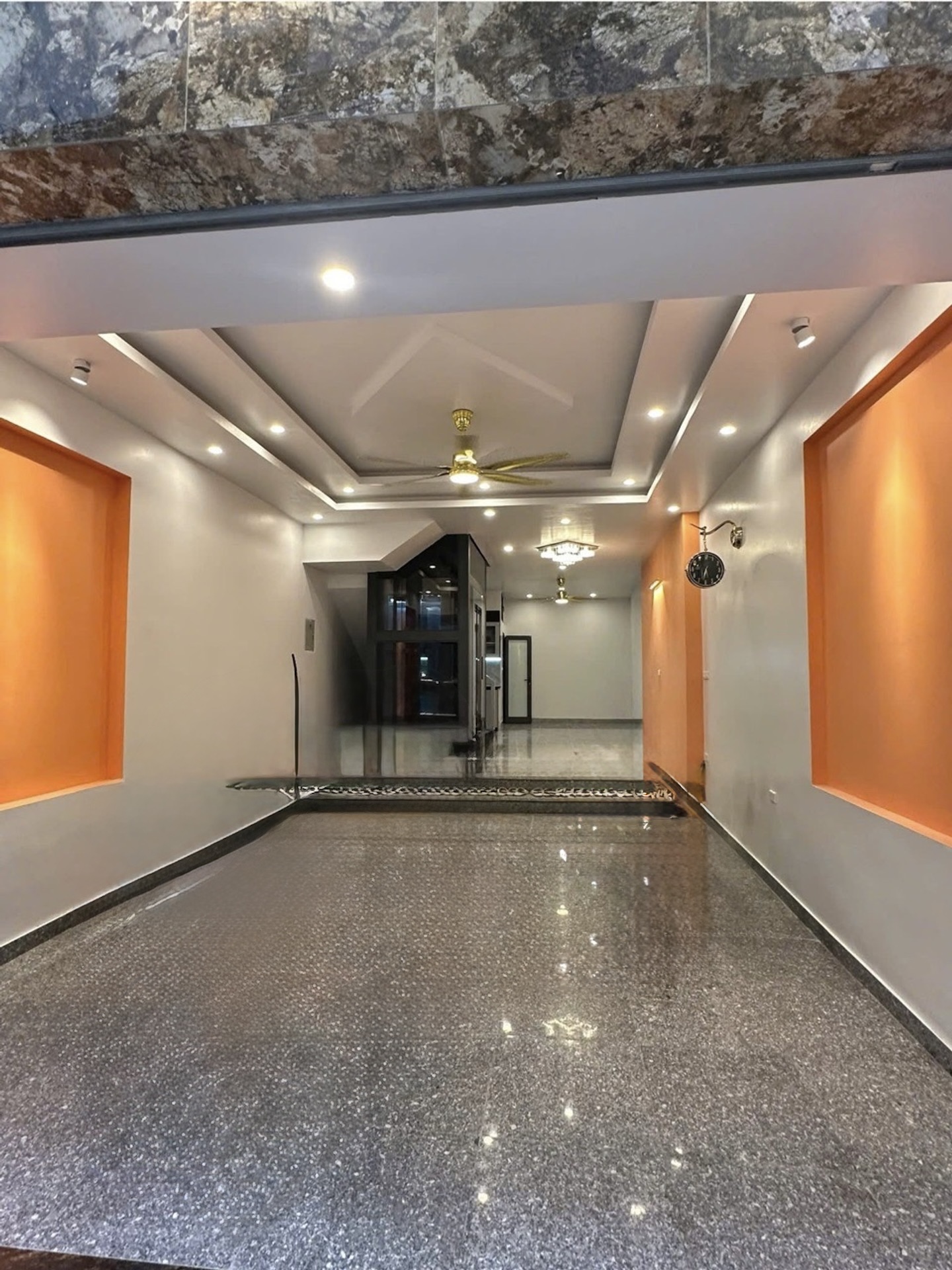 BÁN NHÀ XUÂN ĐỈNH – GARA Ô TÔ – 6 TẦNG THANG MÁY – NGÕ THÔNG NGOẠI GIAO ĐOÀN