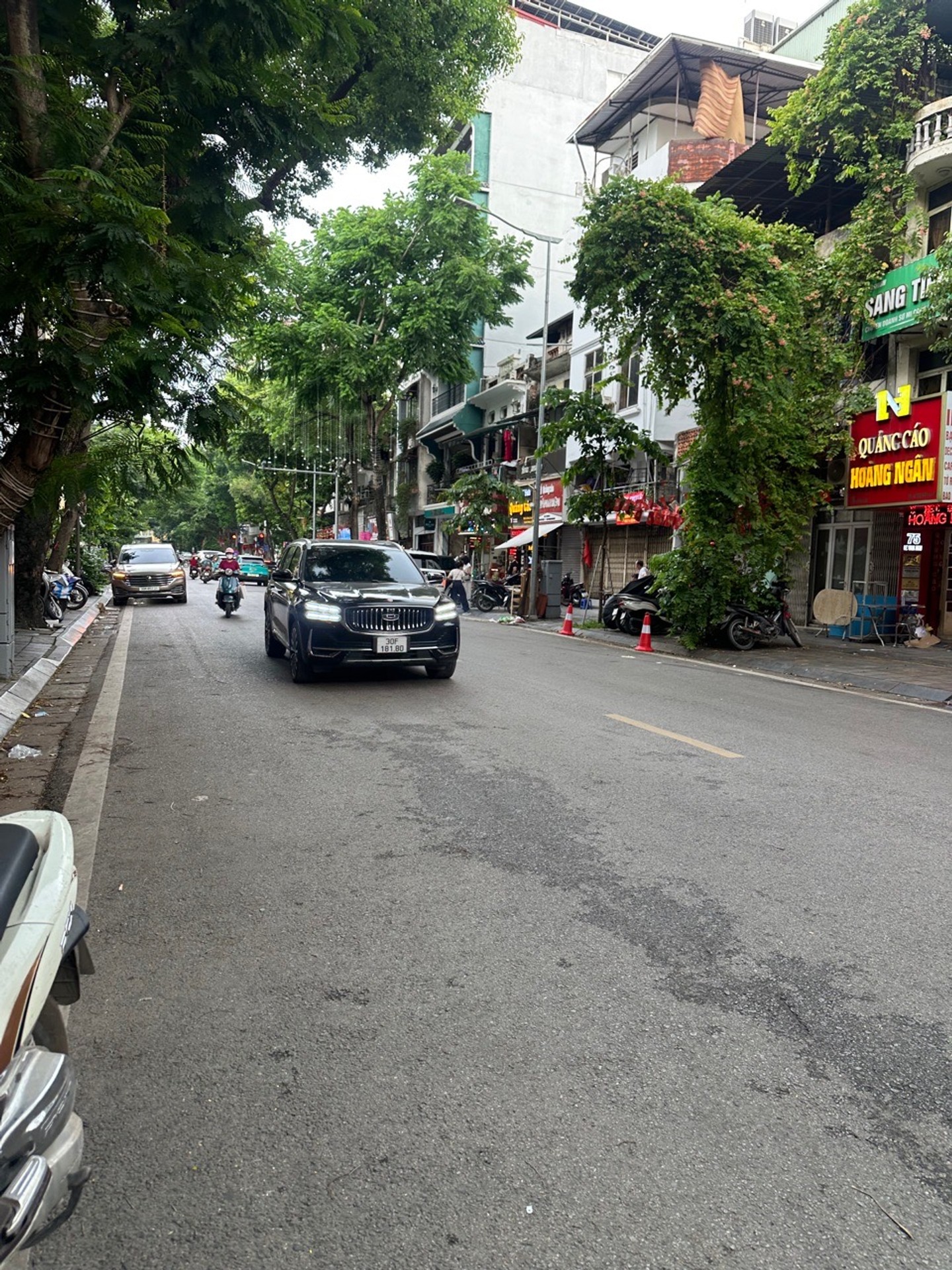 Bán nhà riêng 7 tầng trung tâm sát Hoàn Kiếm, gần phố Lê Văn Hưu, thang máy, nhỉnh 13tỷ
