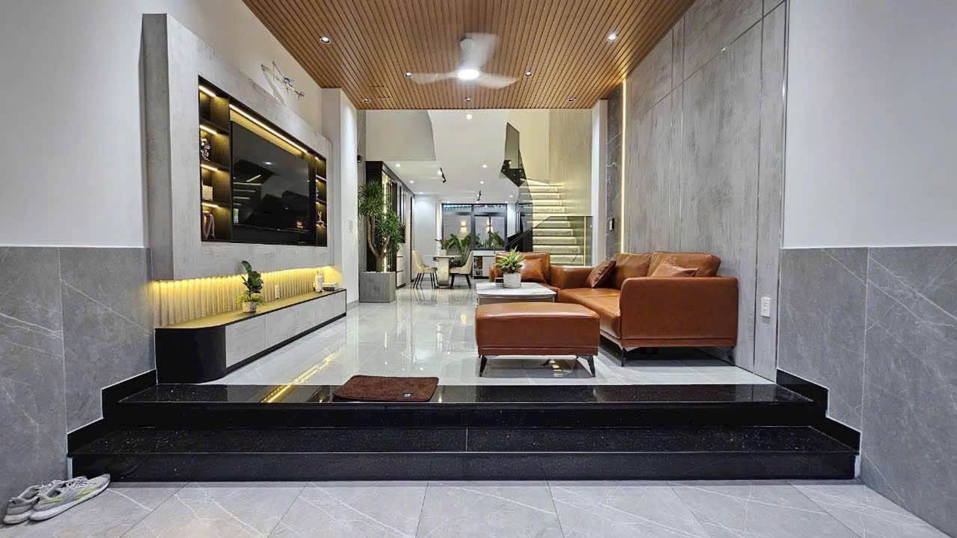 Bán nhà 3 tầng BTCT, đường Huỳnh Tấn Phát, Tân Thuận, diện tích 72m2, ngang hơn 4m, nhỉnh hơn 7 tỷ