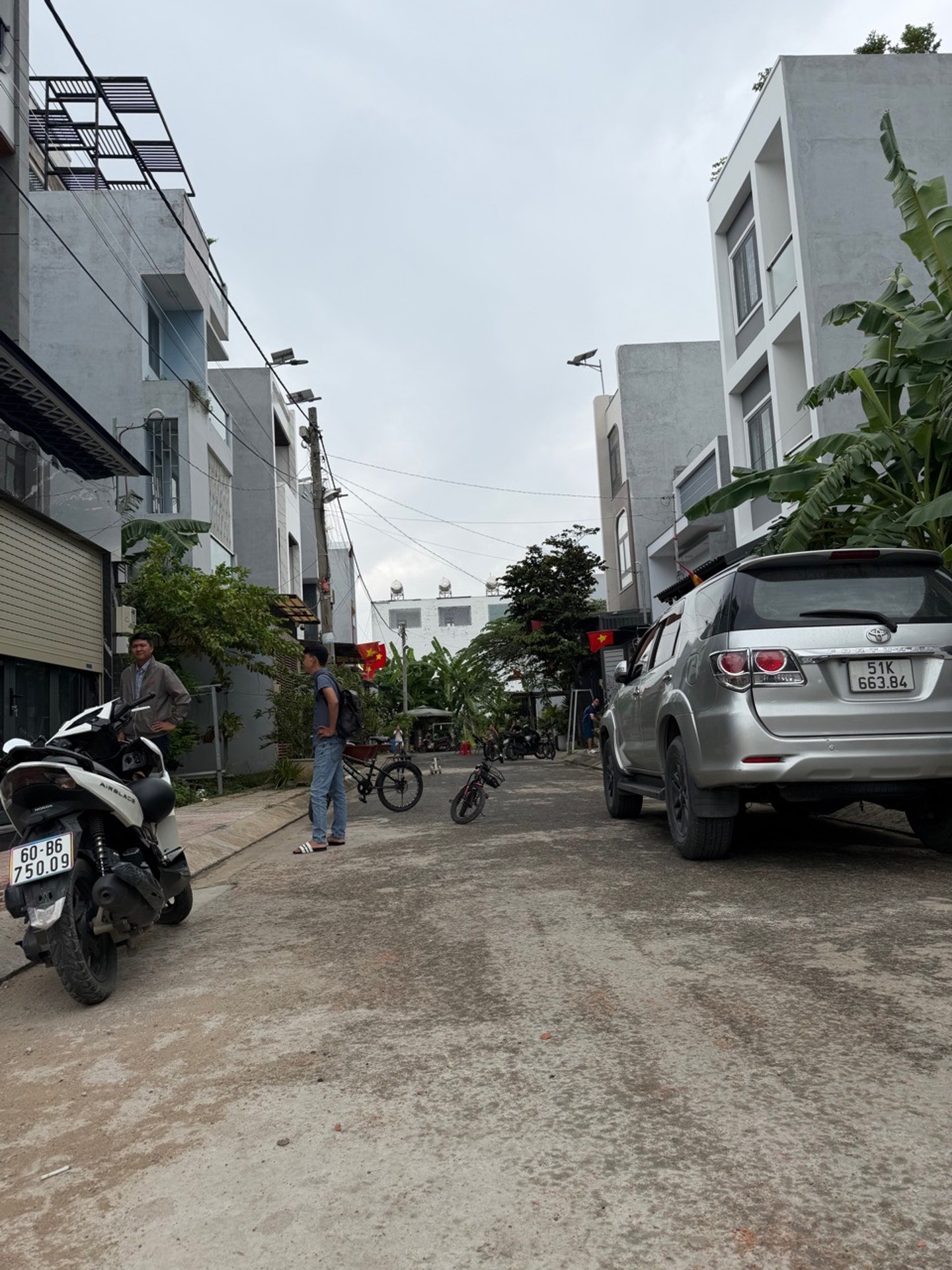 Bán nhà 4 tầng 4 phòng ngủ đường số 8, Đông Tăng Long
