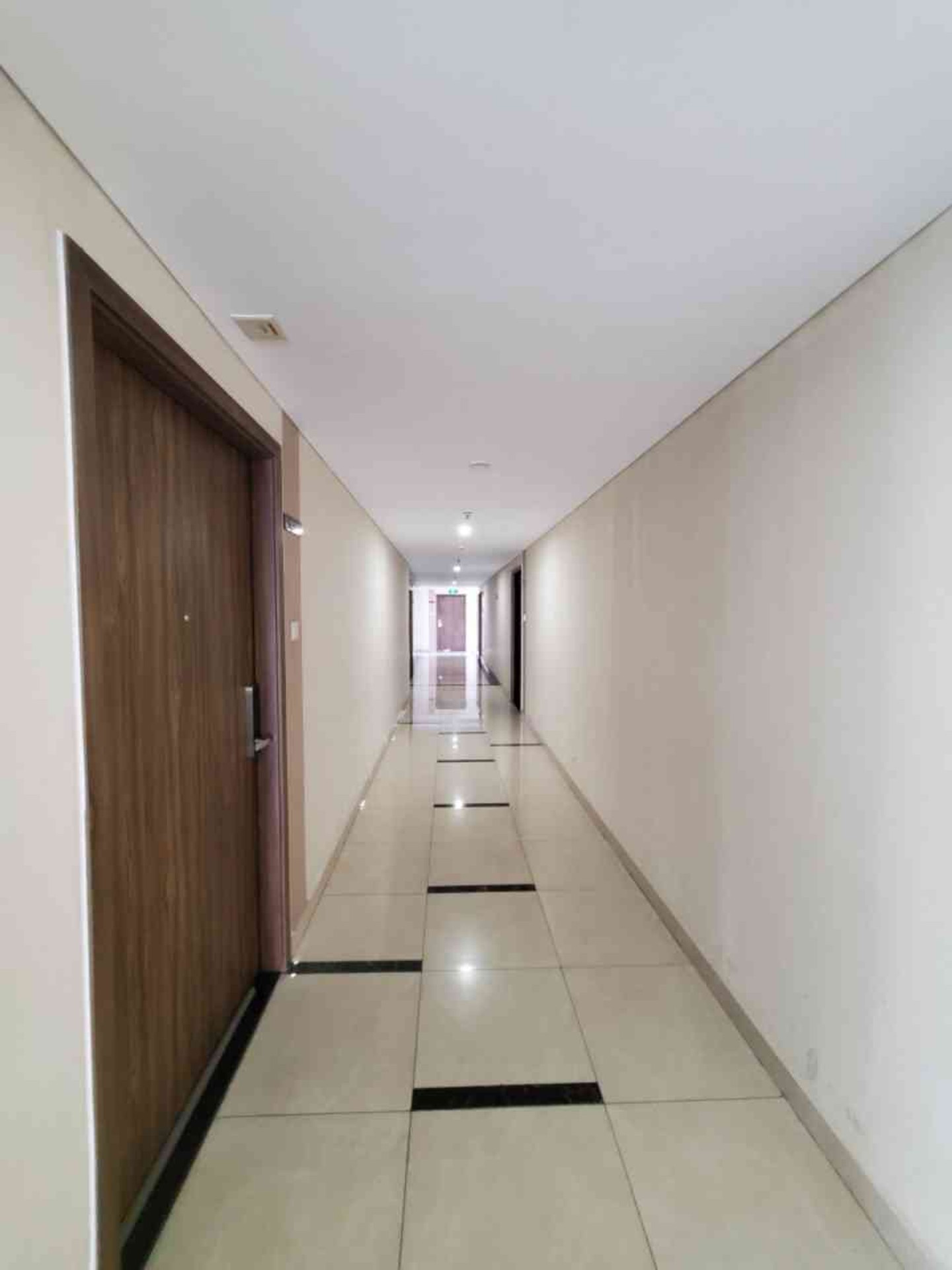 Căn hộ tầng cao view hồ bơi tại Opal Boulevard