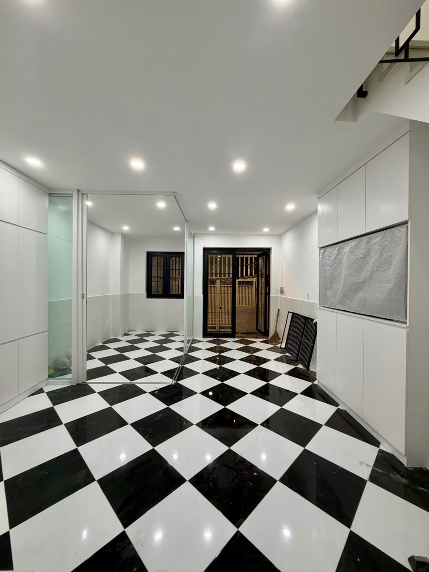 Bán nhà riêng 2 phòng ngủ, Quận 7 diện tích 45m2, hướng Nam, pháp lý cơ sở - 0934 194 634 Em Quý
