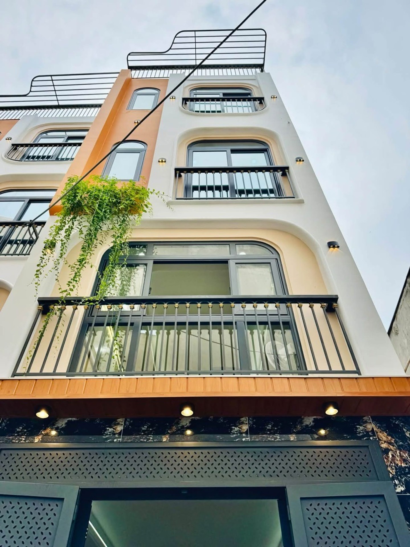 Nha phạm văn chiêu . Nhà mới xây tặng Full nội thất