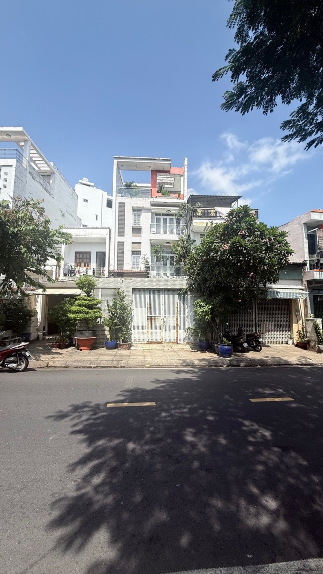Nhà mặt phố Lò Gốm, mua là lời ngay
