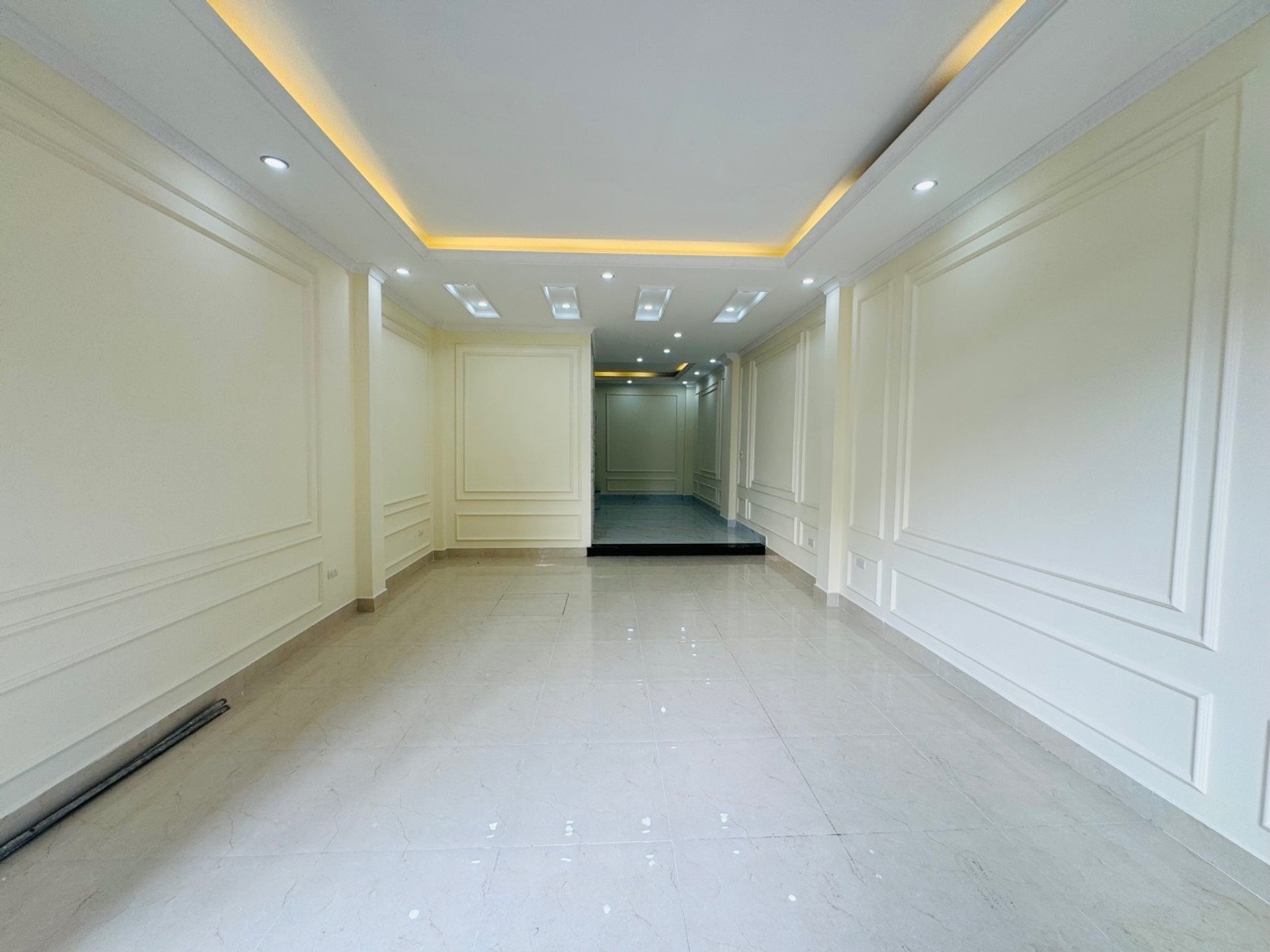 Bán nhà riêng 5 tầng đường Dương Văn Bé, ngõ rộng ô tô 7 chỗ vào nhà, gần Hồ Điều Hòa