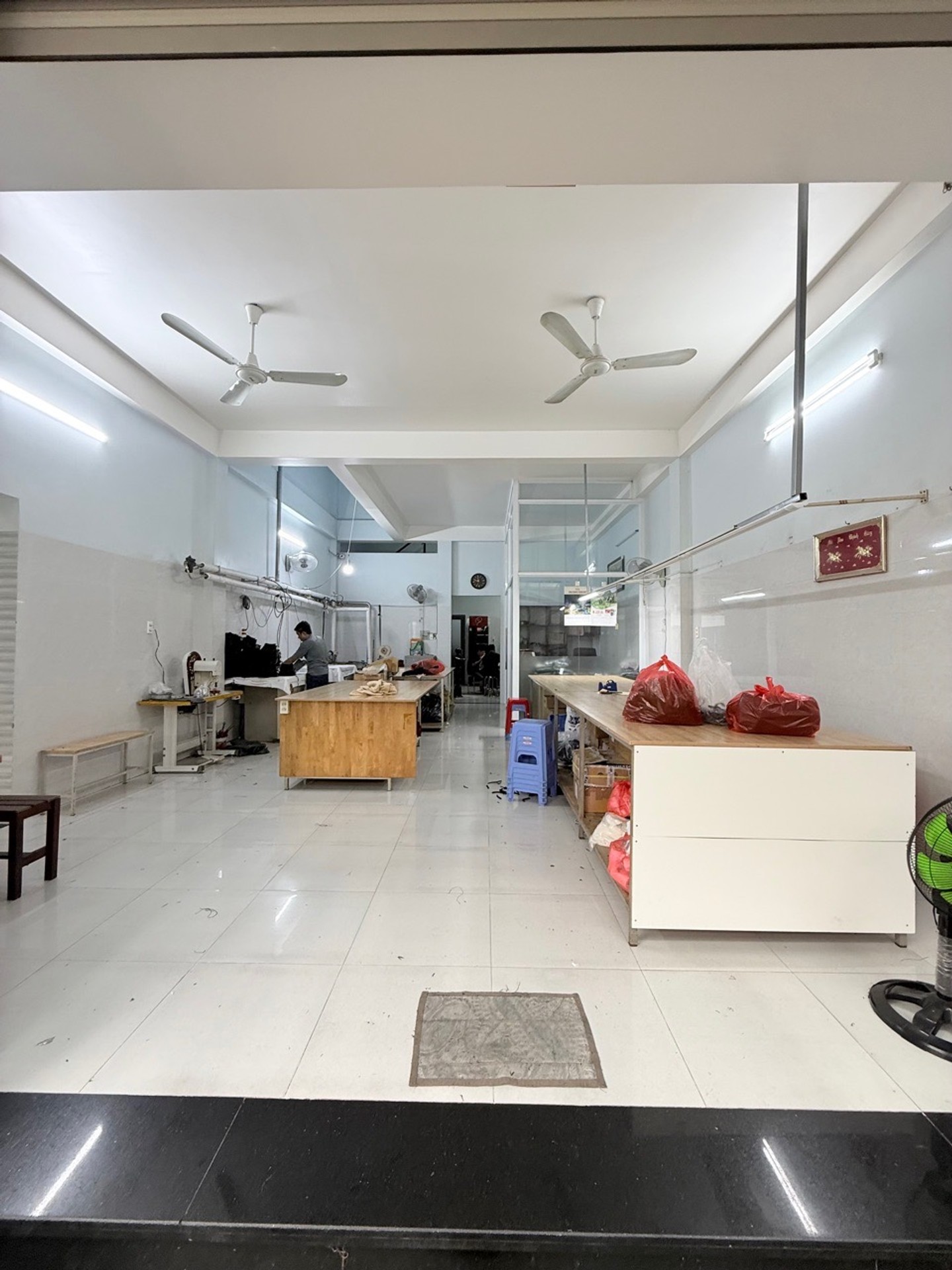 Tòa nhà sản xuất cao cấp 3 tầng diện tích 600m² tại Đông Hưng Thuận