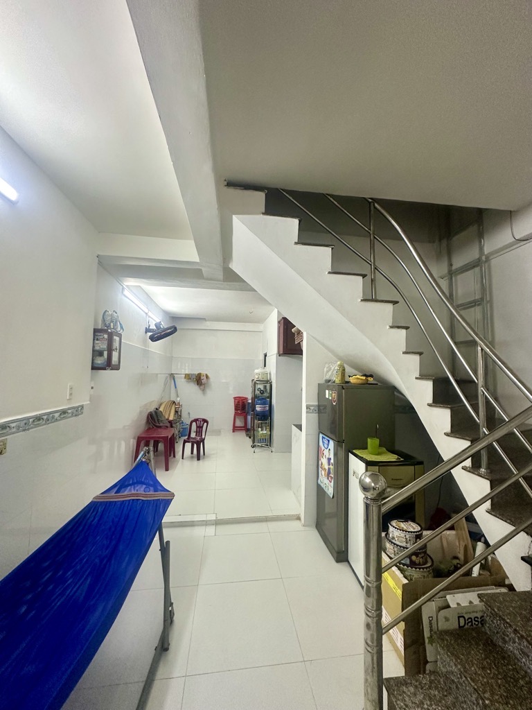 Bán nhà mặt phố phường Hiệp Tân quận Tân Phú, diện tích 69m2, mặt tiền rộng kinh doanh tốt