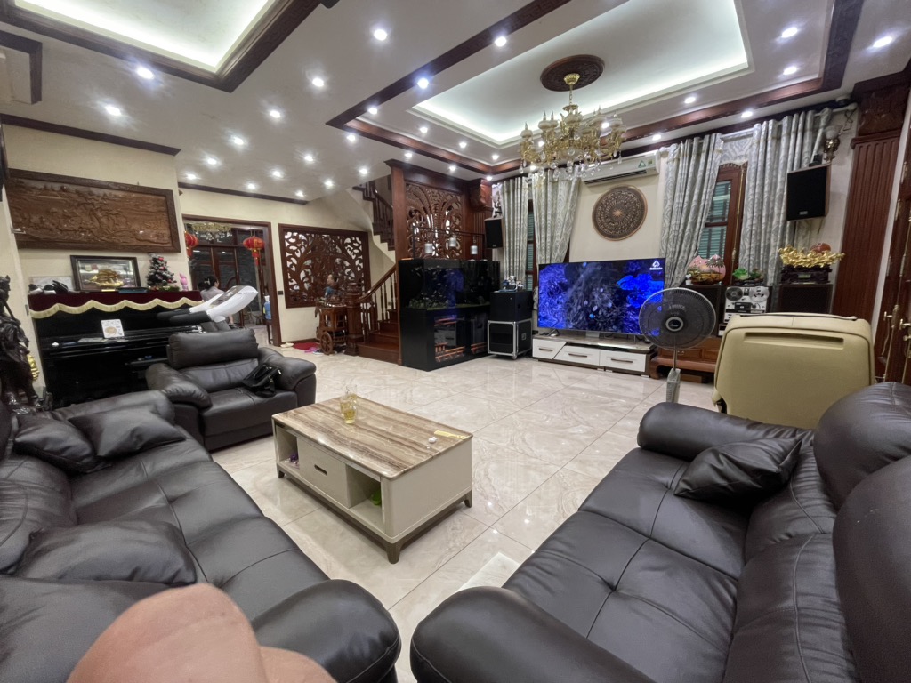 Nhà mặt phố lô góc đẳng cấp, thiết kế độc bản tại trung tâm thành phố