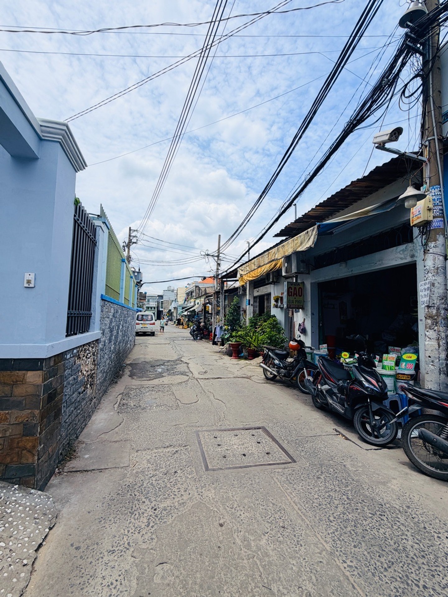 Nhà 4 tầng sân vườn thông thoáng tại Bình Tân