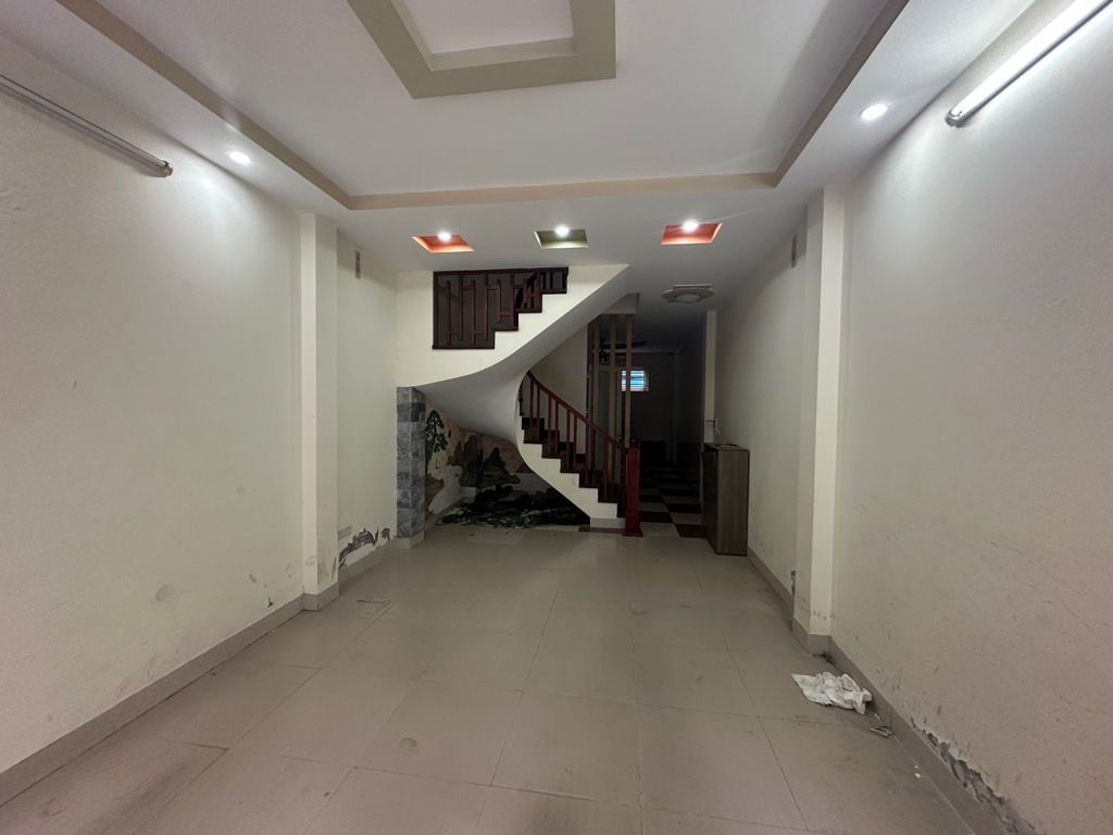 Nhà phân lô 6 tầng kinh doanh đỉnh tại Hoàng Quốc Việt