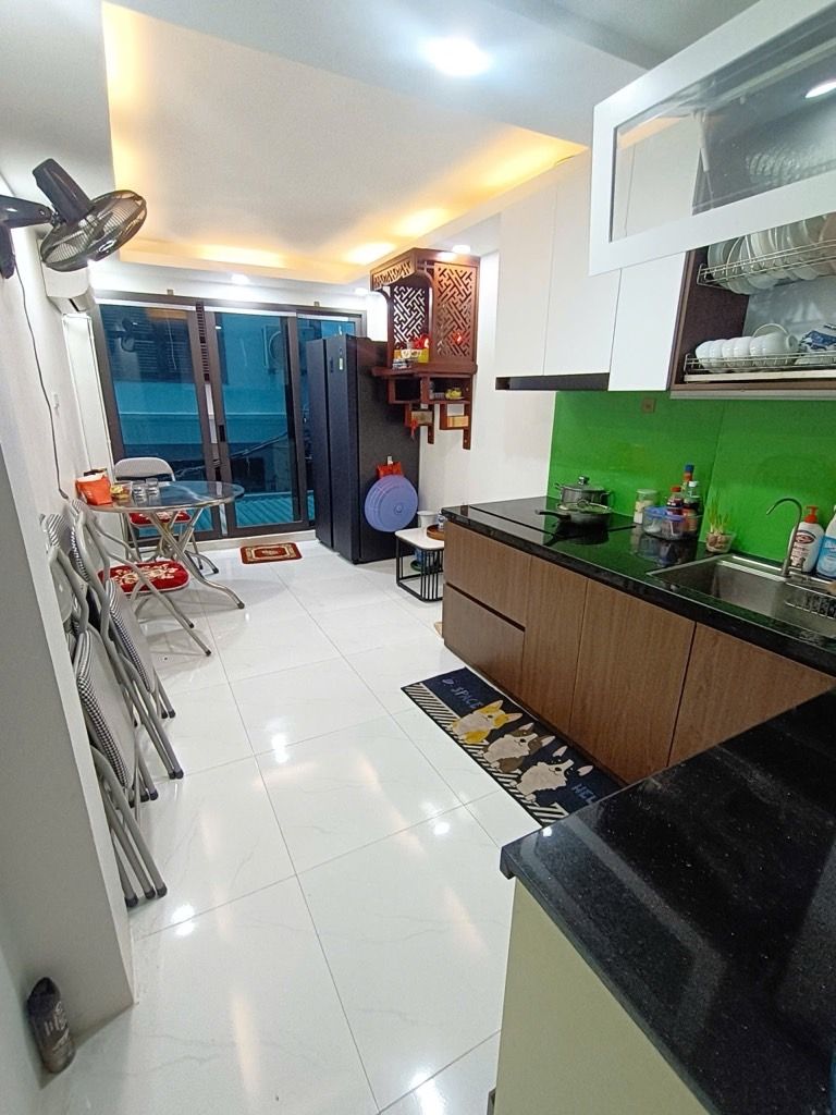 Bán nhà 5 tầng, trung tâm Cầu Giấy, 1m ra mặt phố, giá hơn 8 tỷ