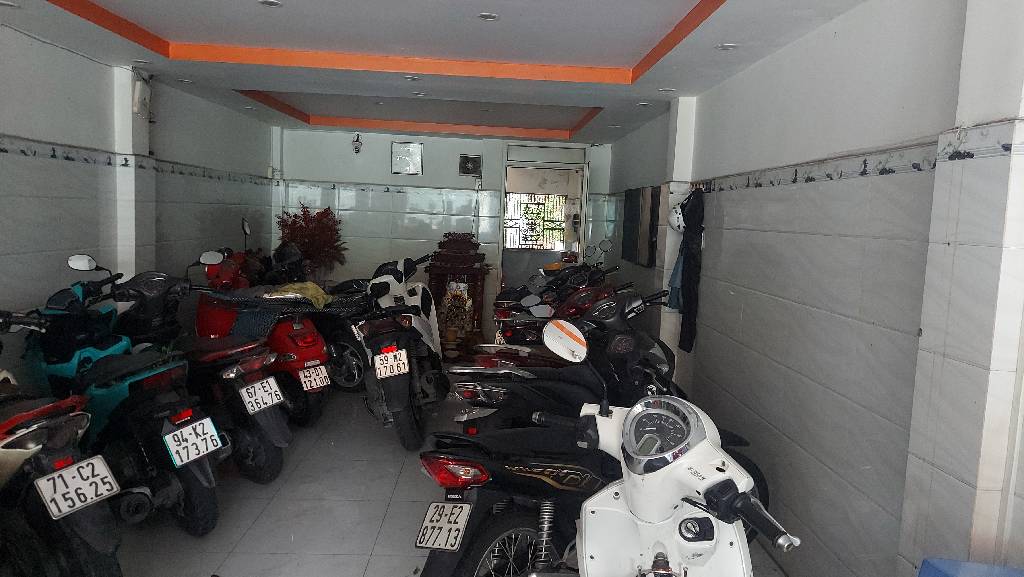 Bán nhà mặt phố 5 tầng quận Tân Phú giá 13 tỷ, cho thuê 20 triệu/tháng