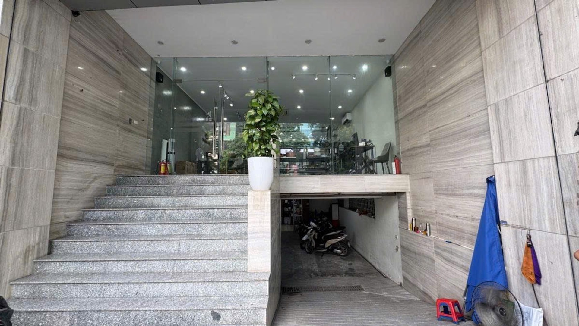Toà VP Mặt Phố Gần Hồ Tây
Kinh doanh đỉnh, mặt tiền lớn giá trị bền vững