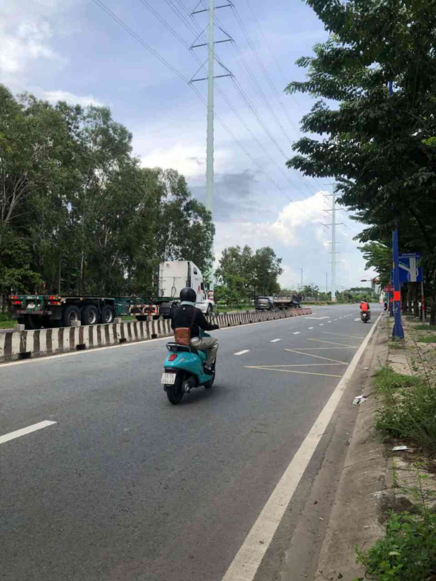 Bán nhà mặt phố Đồng Văn Cống diện tích 99m2 giá 17 tỷ