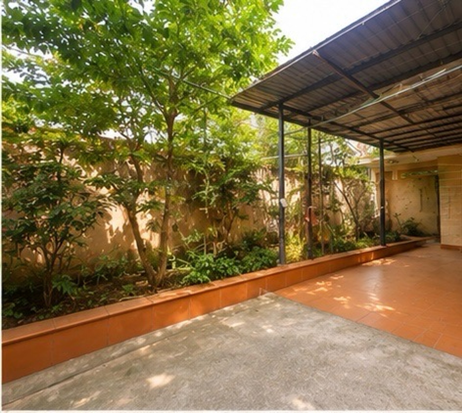 Bán nhà mặt phố 3 tầng gần chợ Bình Trưng, diện tích 138.7m²