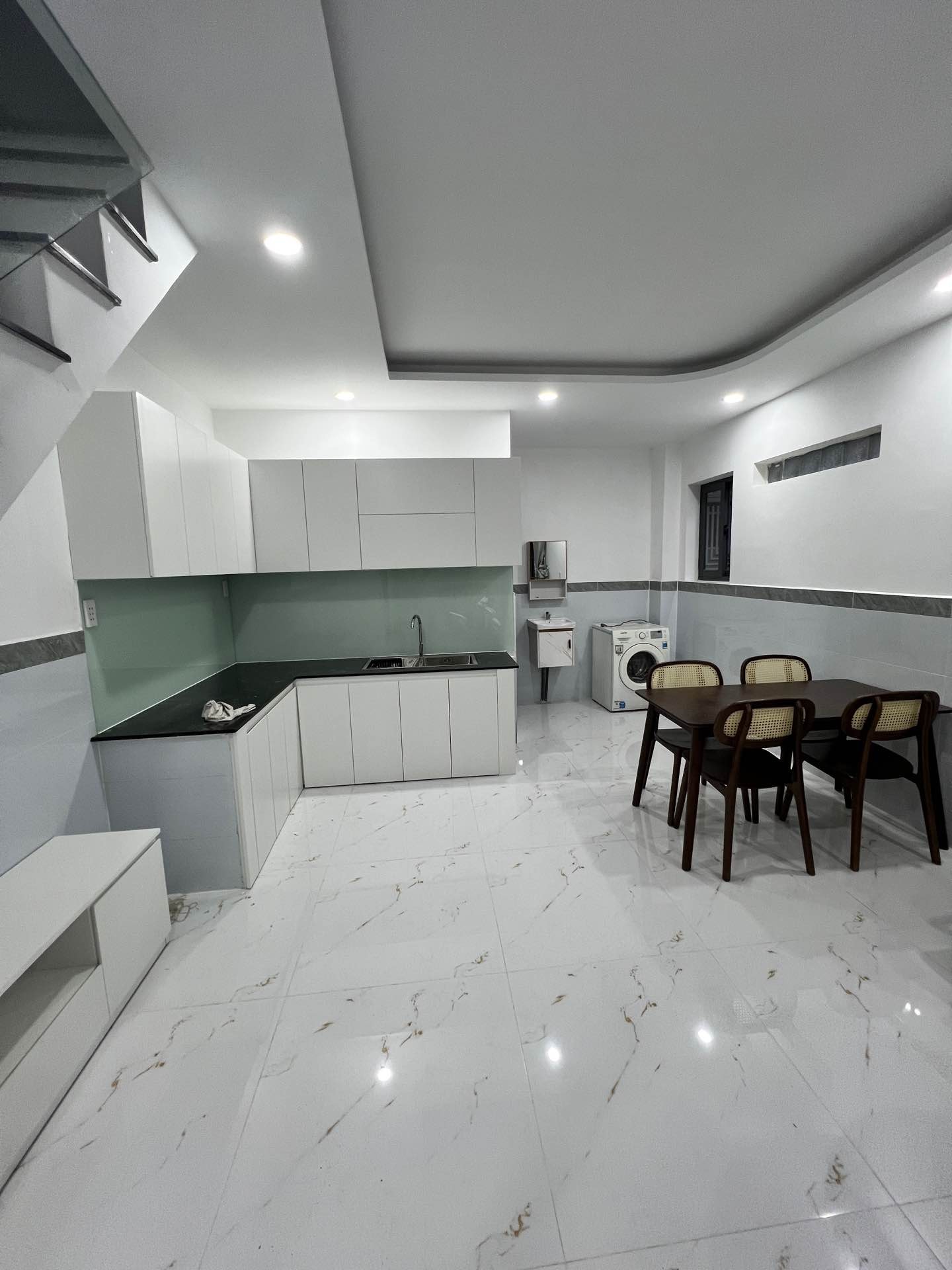 Nhà hẻm xe hơi rộng rãi tại Quận 9, giá hợp lý