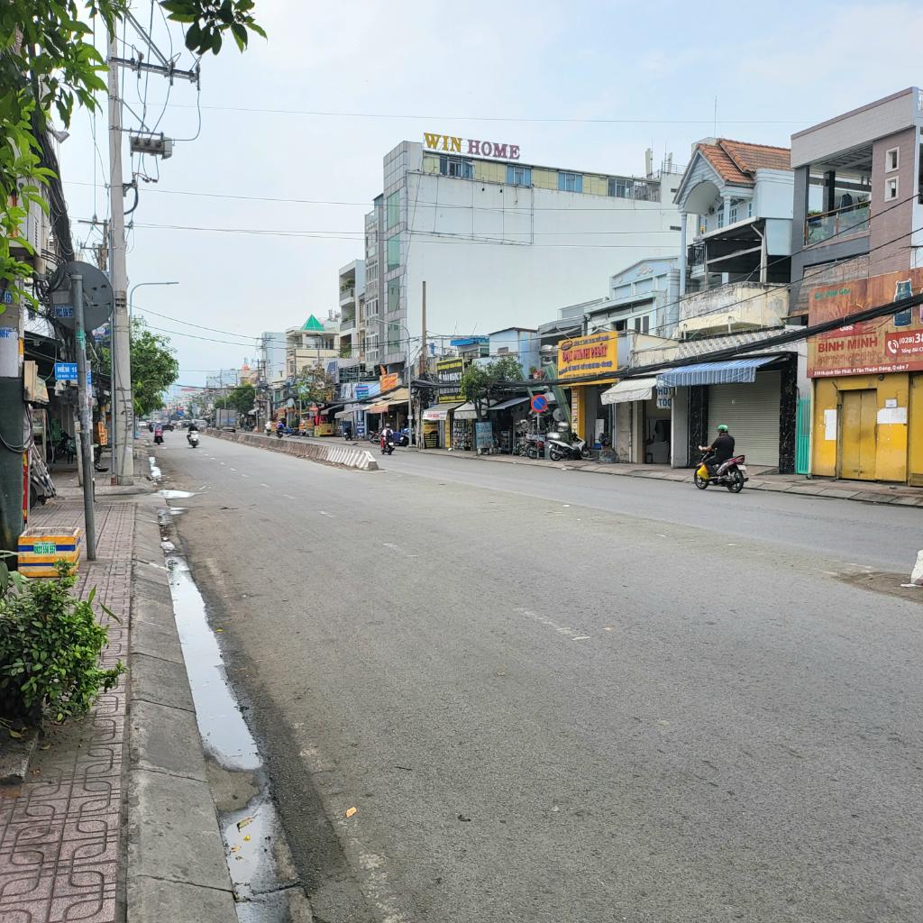 Nhà mặt tiền rộng 6.5m ngay Quận 7, giá cực tốt, cơ hội hiếm có