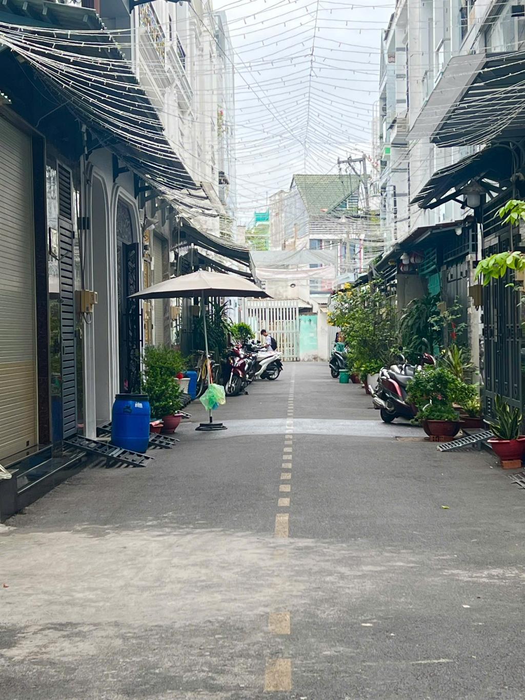 Bán nhà mặt phố liên khu 10 - 11, diện tích 61m², 2 mặt tiền, pháp lý rõ ràng