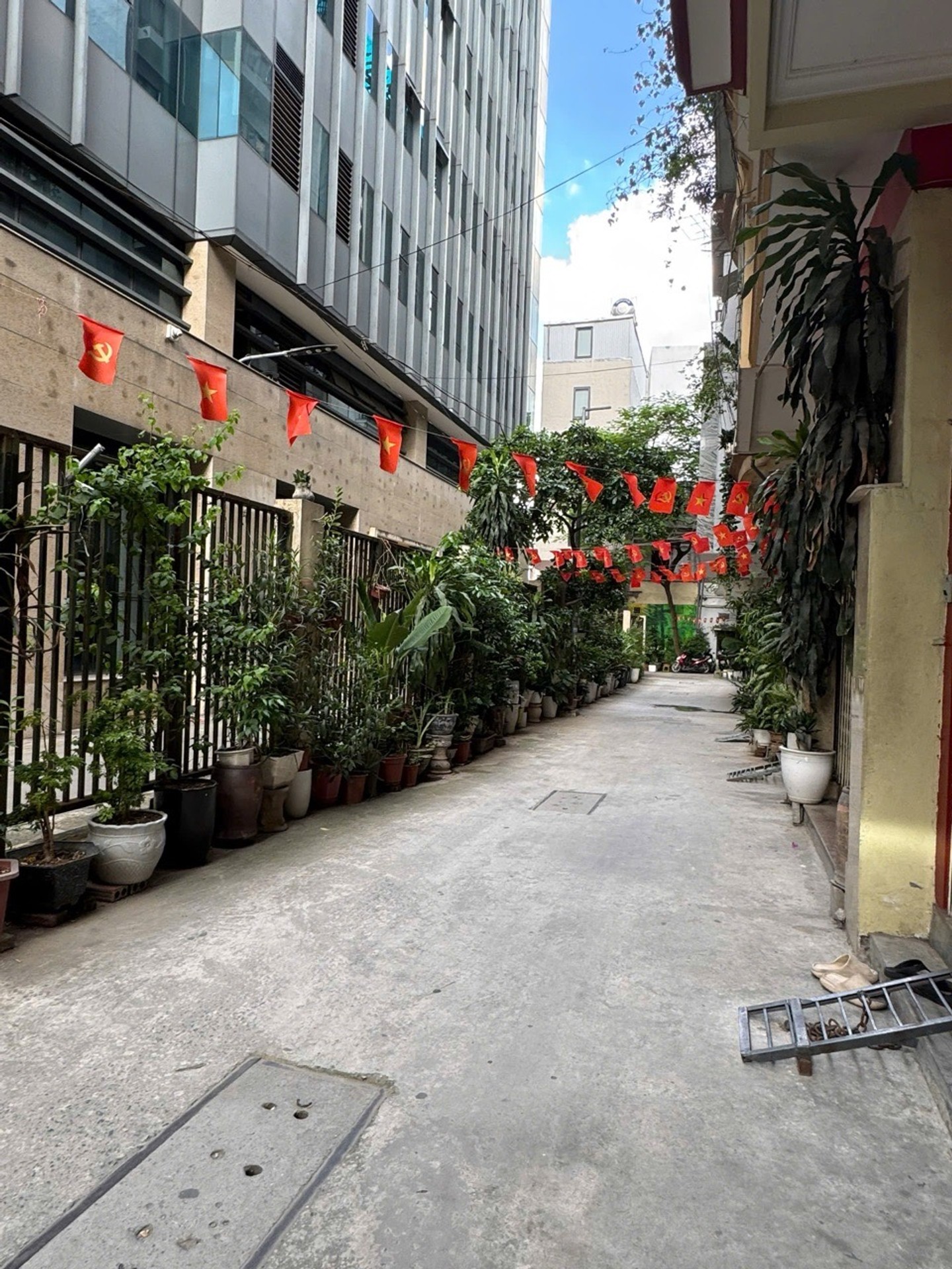 Nhà 7 tầng thang máy phân lô Đống Đa, ngõ thông tứ tung
