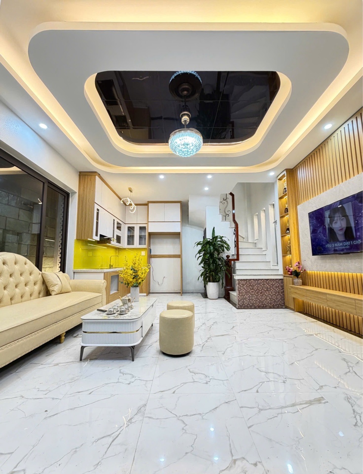 Nhà 5 tầng, 34m2, 3 mặt thoáng, mới xây, đẹp tại Định Công Thượng, sẵn sàng vào ở ngay,