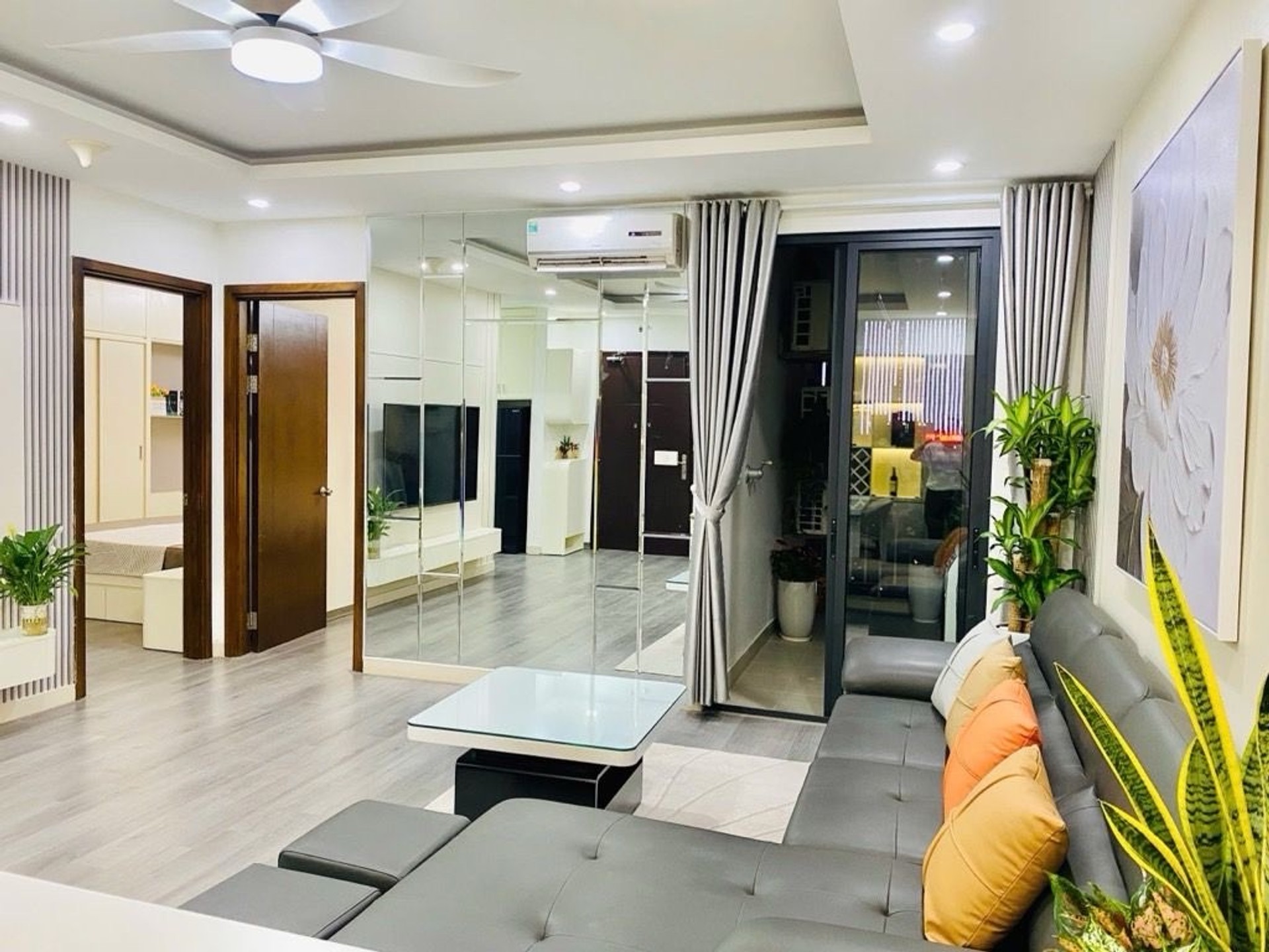 Bán căn hộ 70m2 tại FLC Complex Phạm Hùng, view công viên và hồ điều hòa