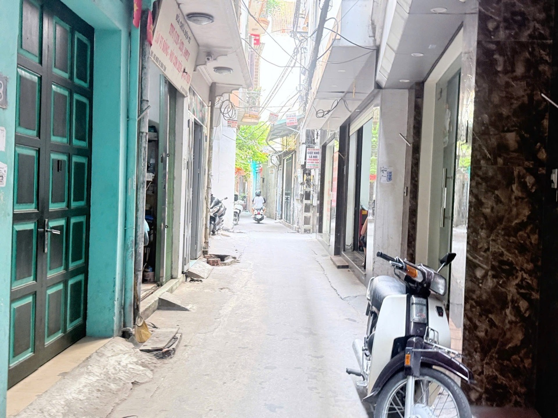 Nhà 2 tầng ngõ ô tô ấm cúng tại Ba Đình, gần phố sầm uất