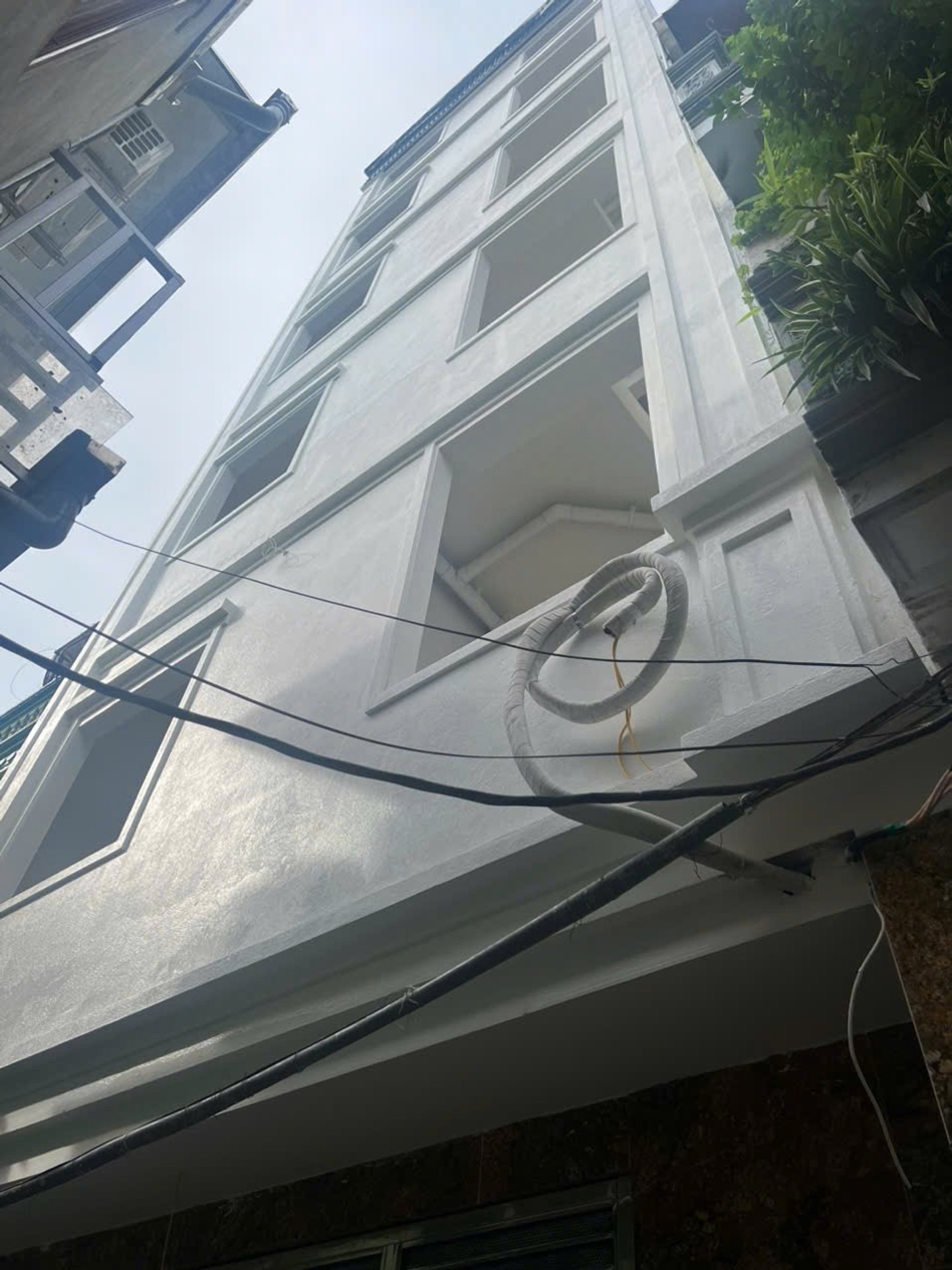 Nhà dịch vụ 7 tầng ngay gần phố - Cơ hội đầu tư đỉnh cao