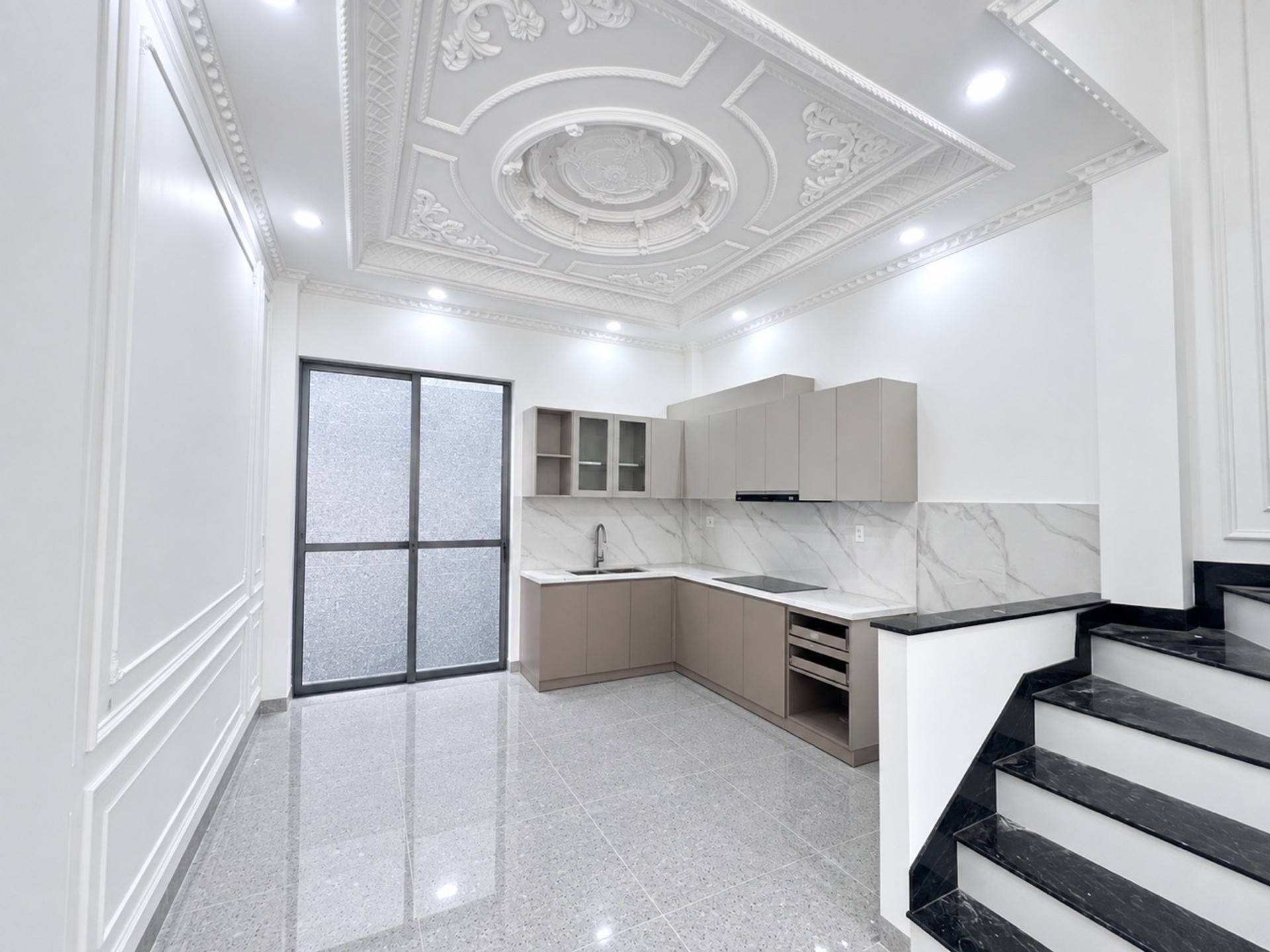 Bán nhà riêng 3 tầng, 4 phòng ngủ, diện tích 60m2 tại Long Phước